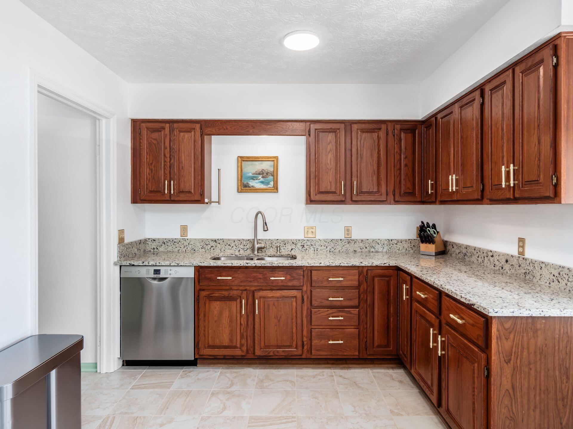 27 E South Street