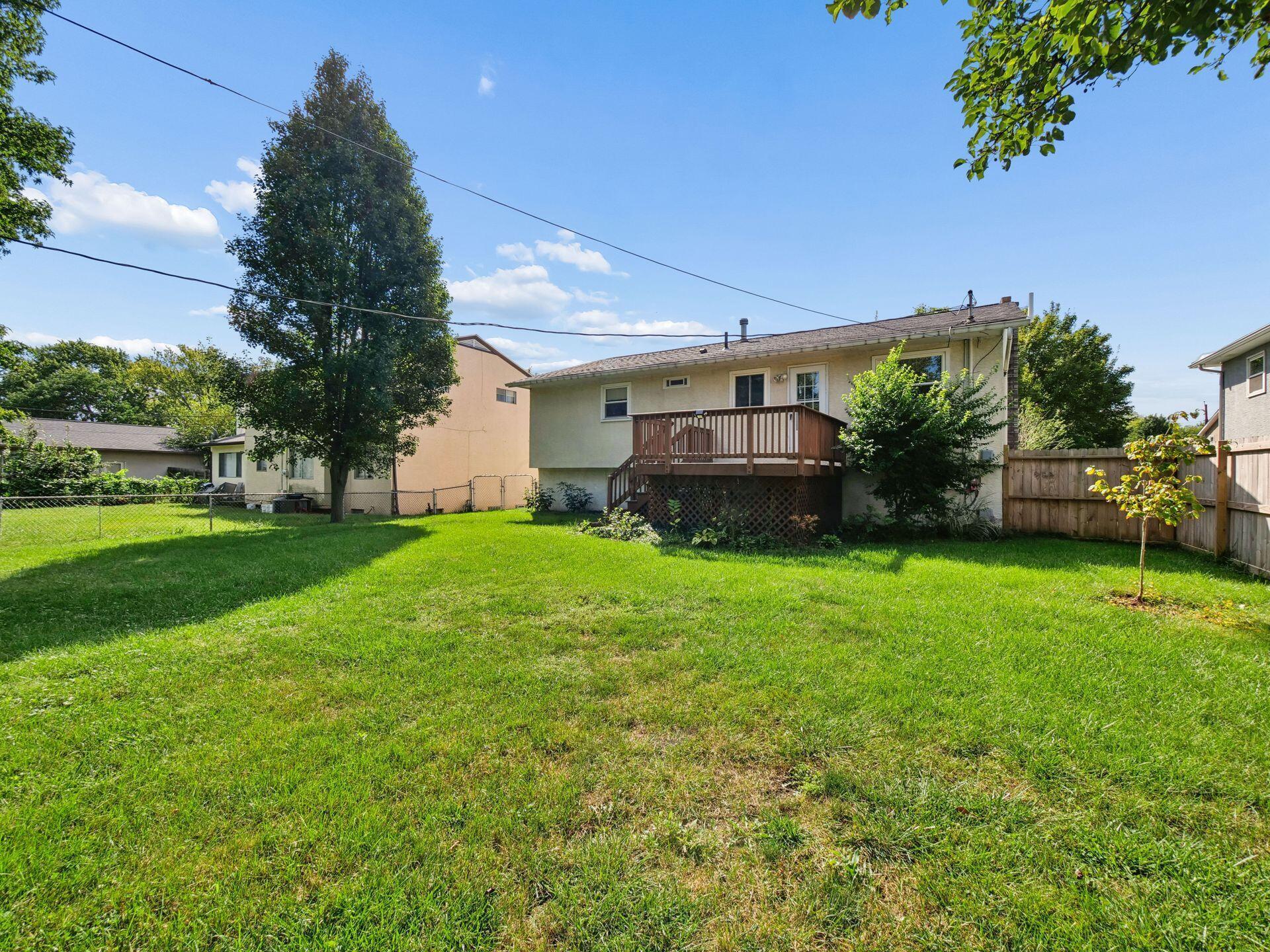 1262 Oakfield Drive S