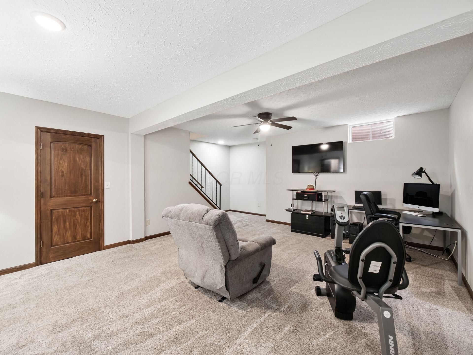 5353 Tartan Lane, 18