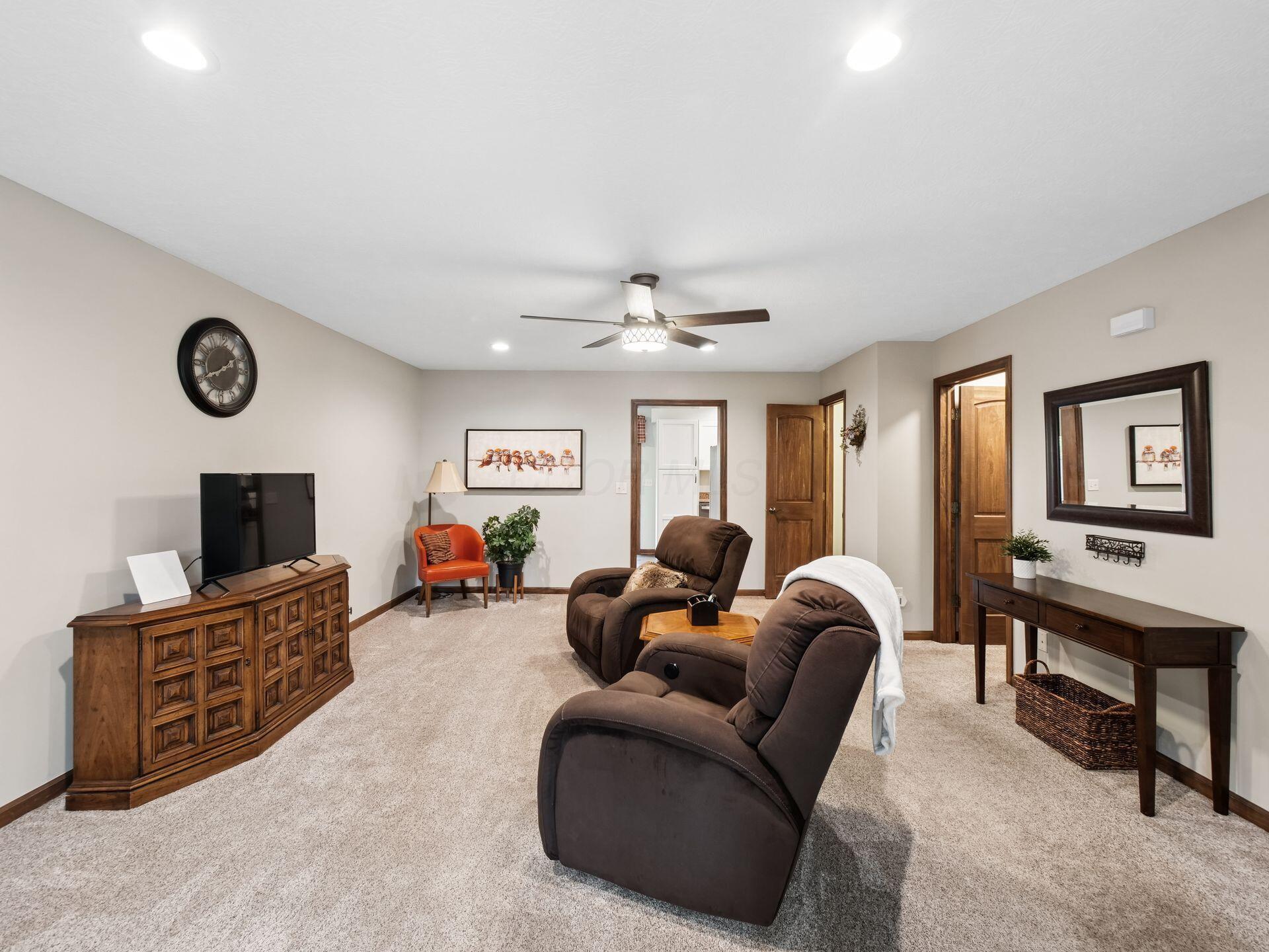 5353 Tartan Lane, 18