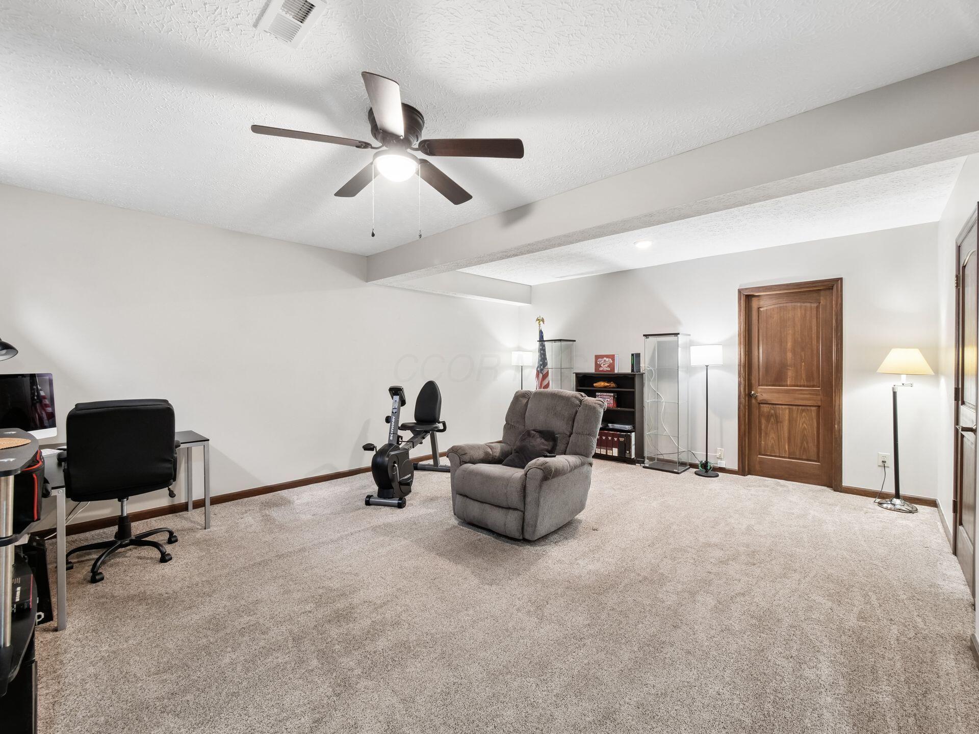 5353 Tartan Lane, 18