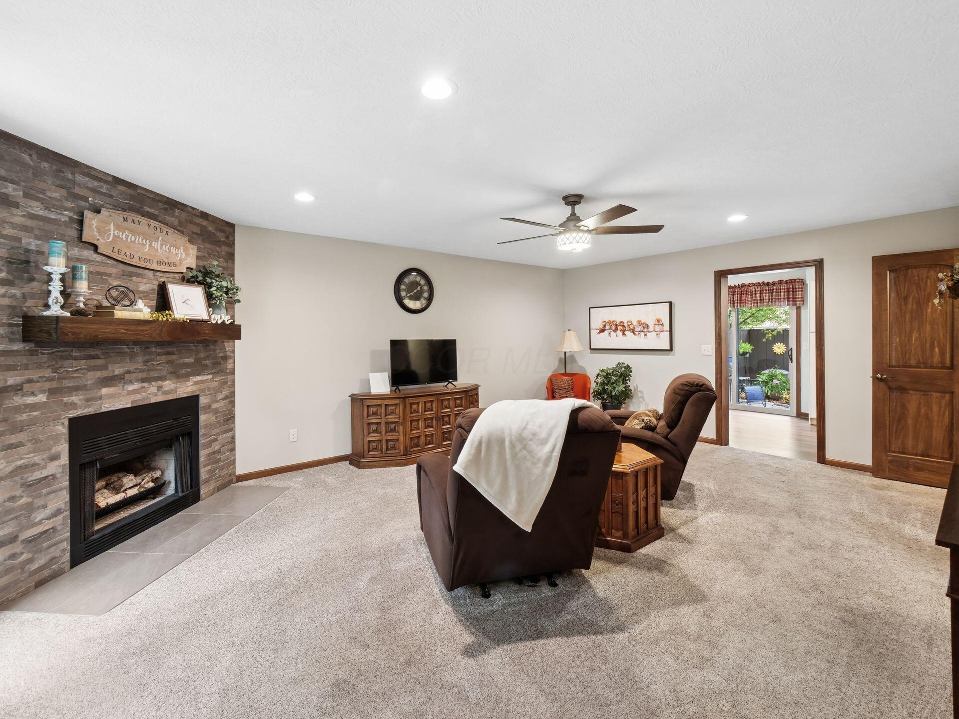 5353 Tartan Lane, 18