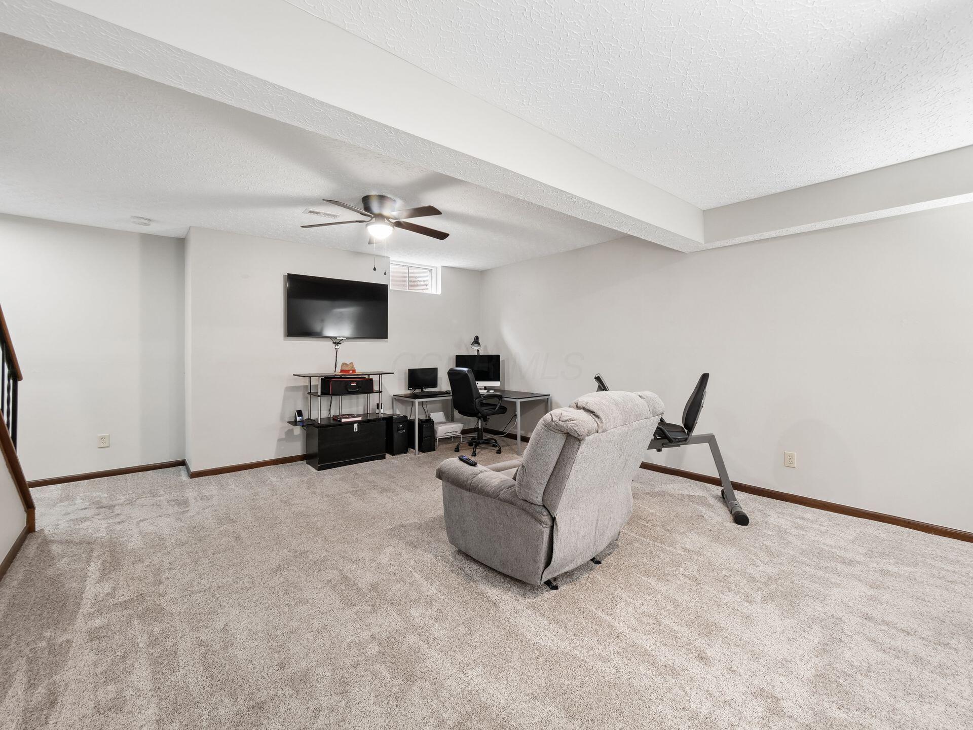 5353 Tartan Lane, 18