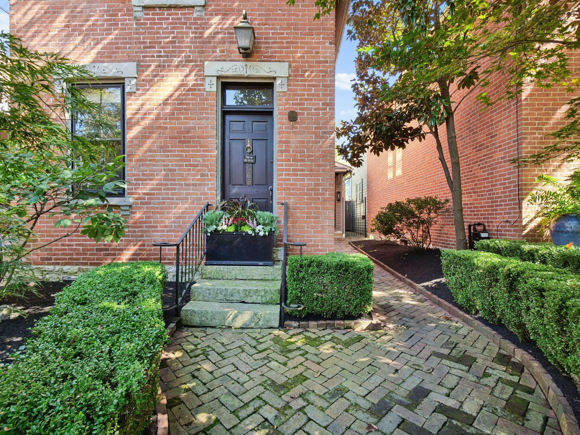 568 S 6th Street