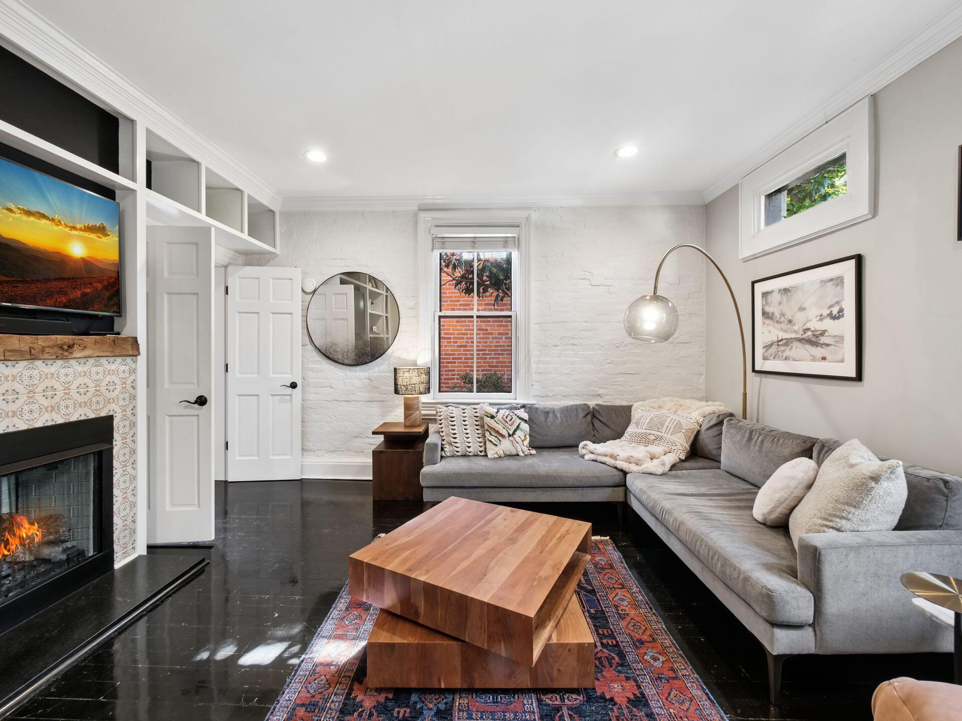 568 S 6th Street