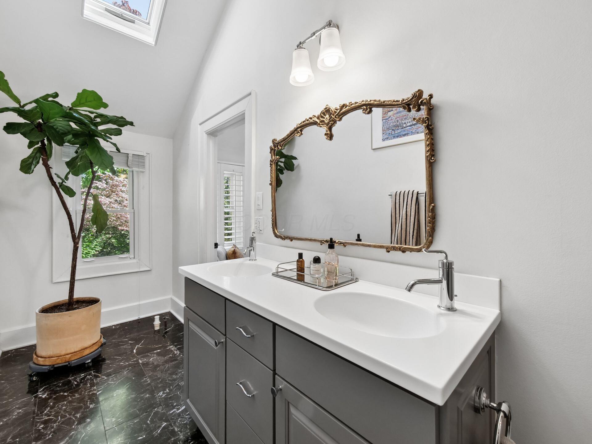 568 S 6th Street