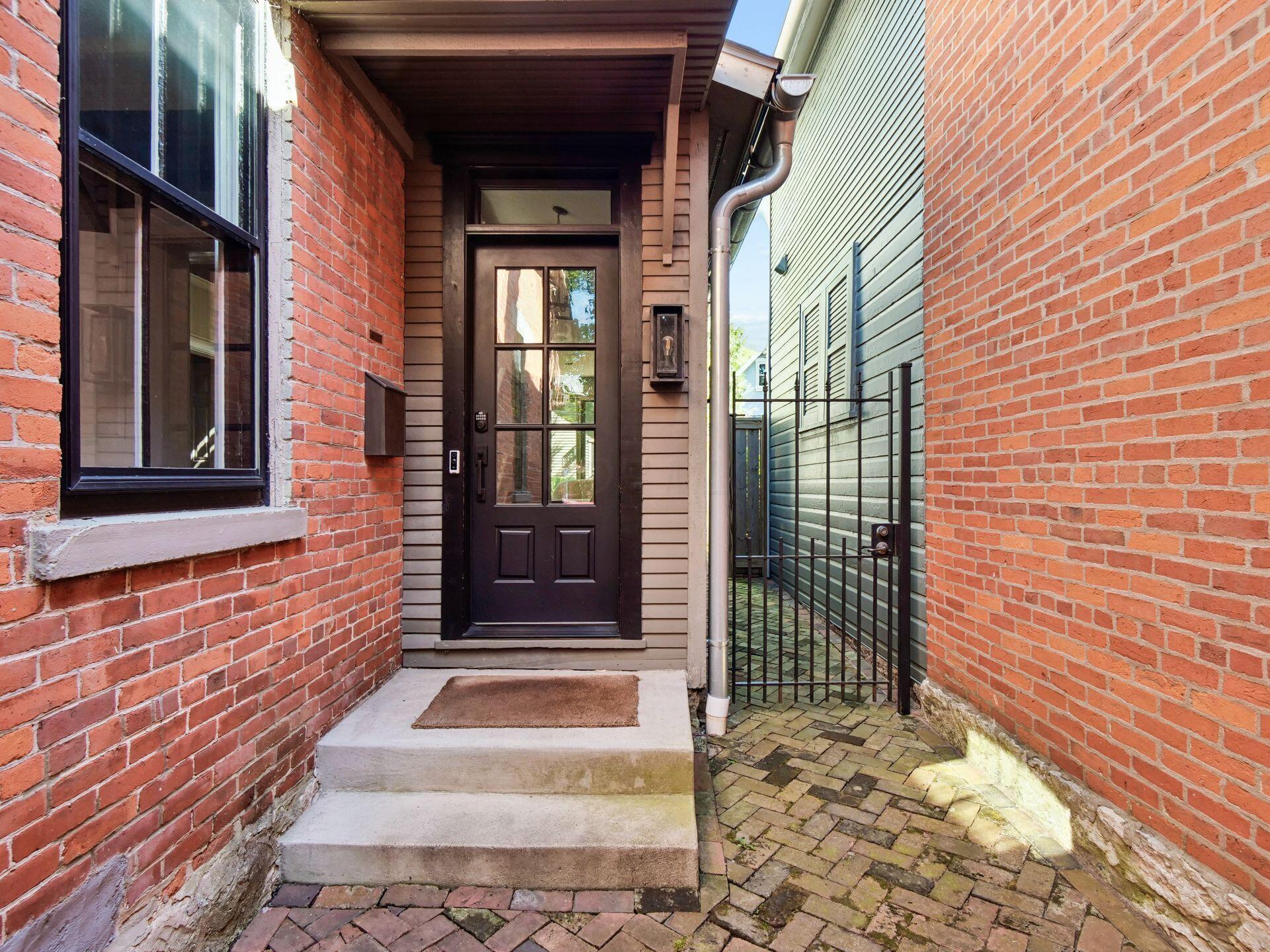 568 S 6th Street