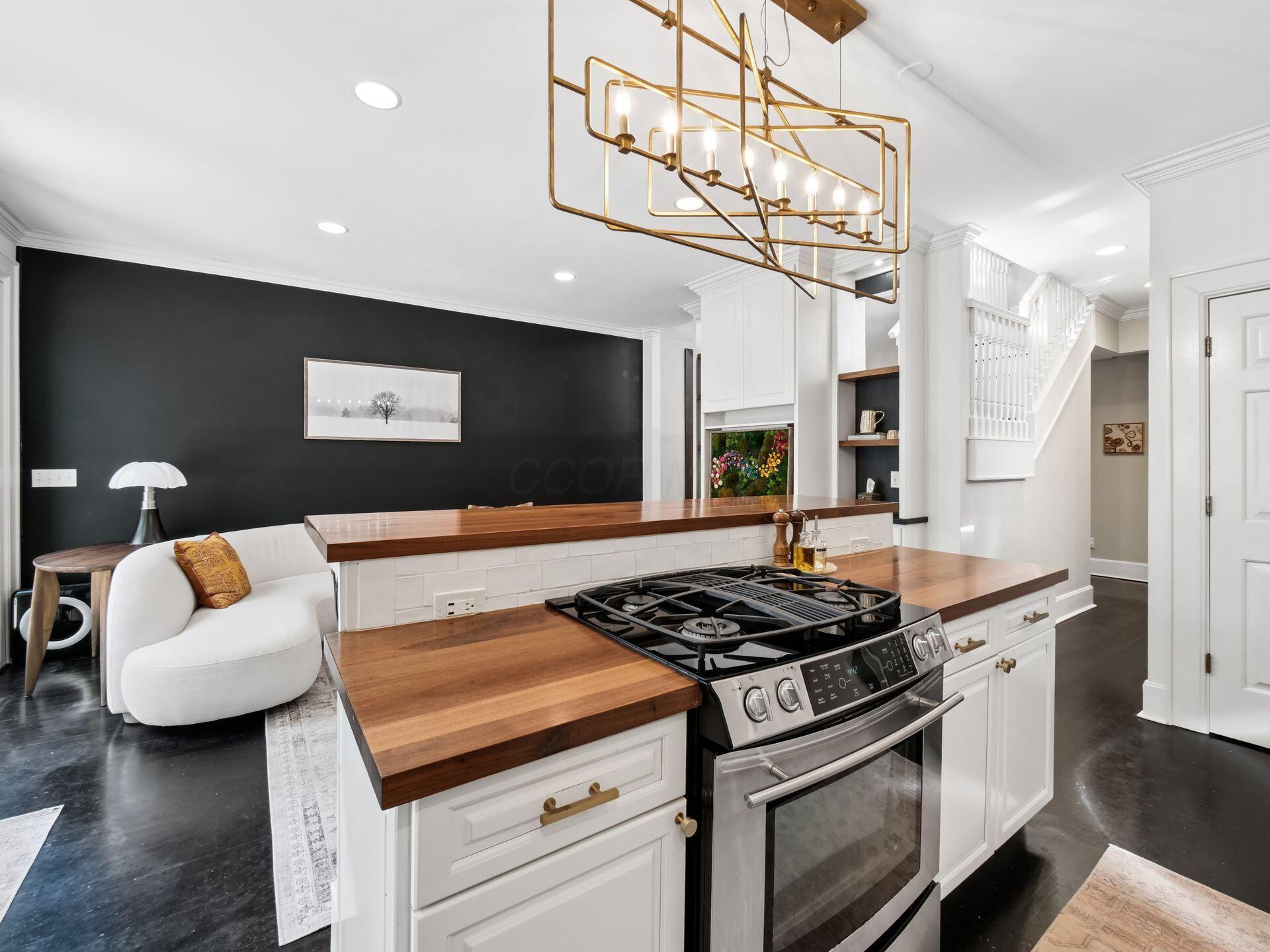 568 S 6th Street