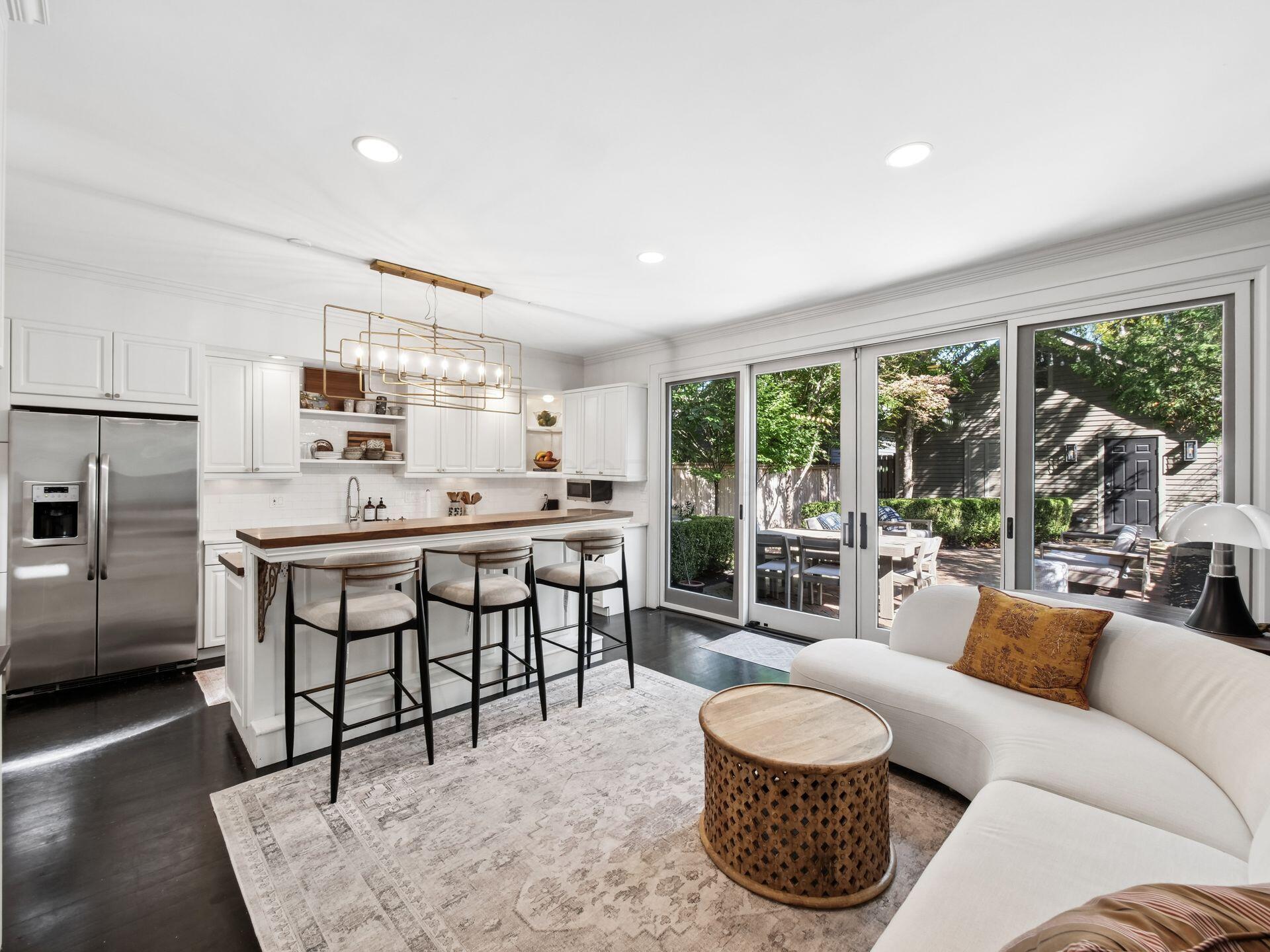 568 S 6th Street
