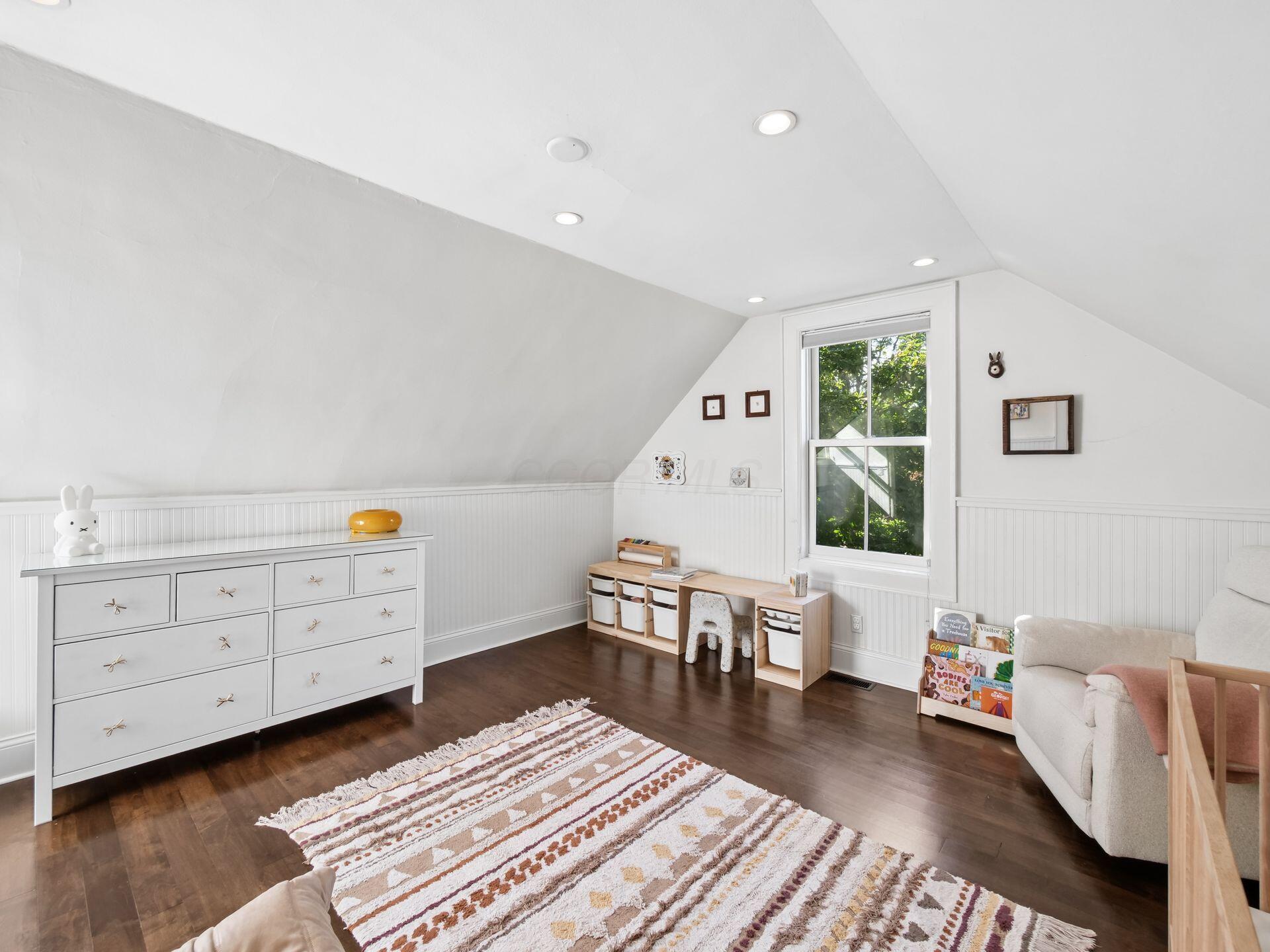 568 S 6th Street
