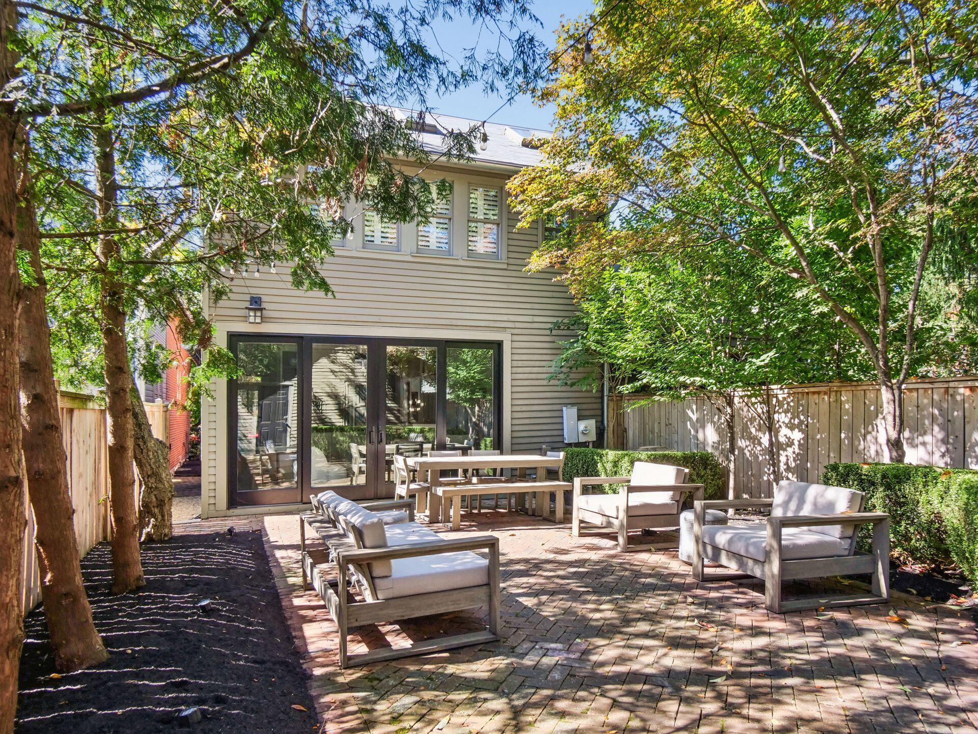 568 S 6th Street