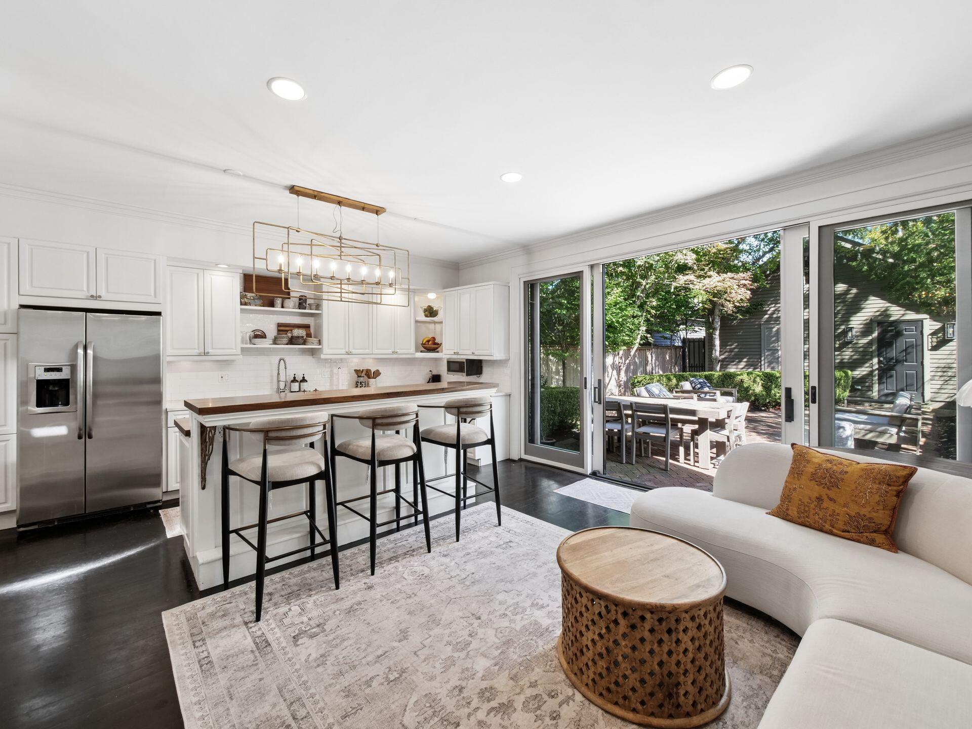 568 S 6th Street