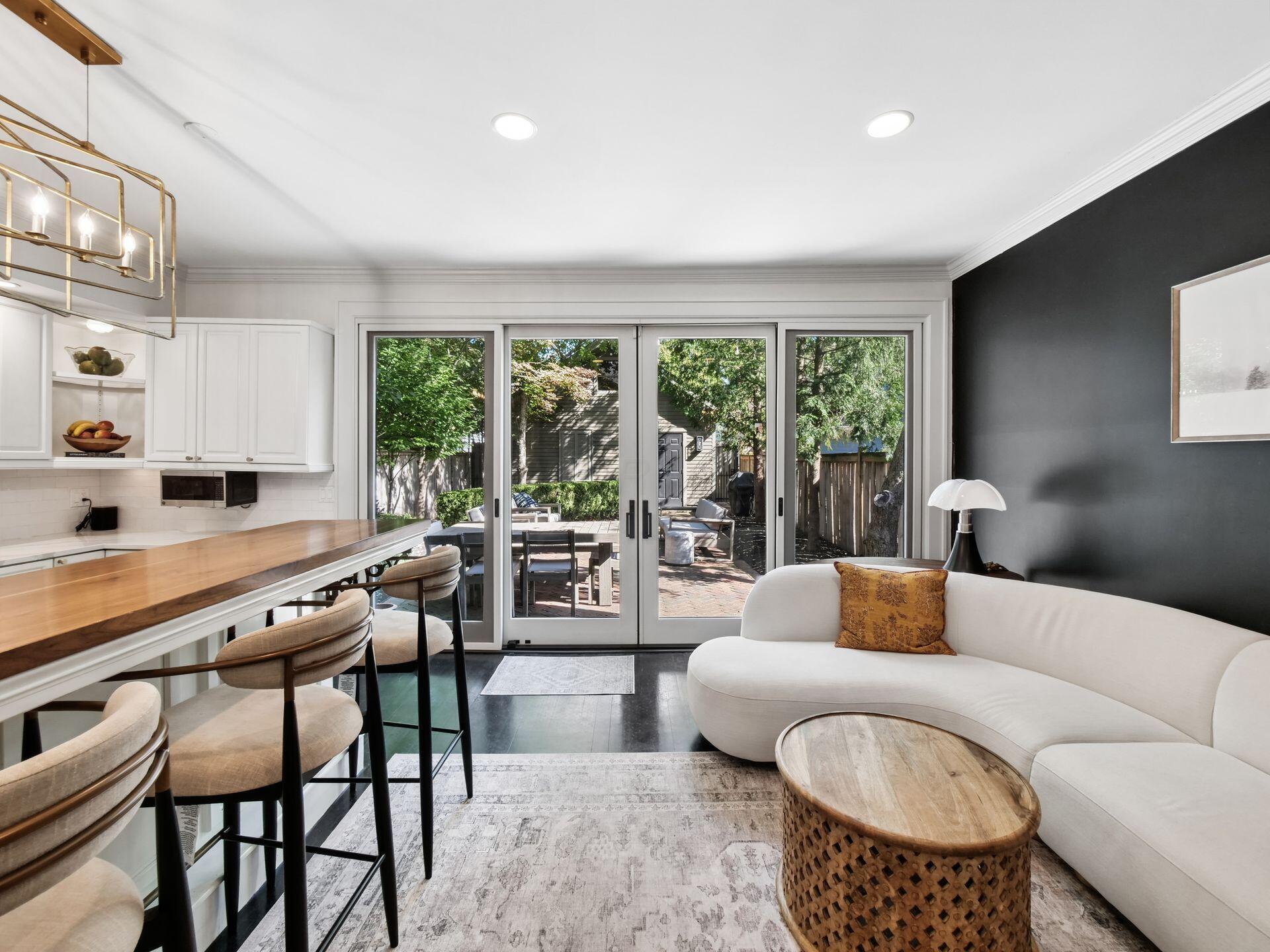 568 S 6th Street