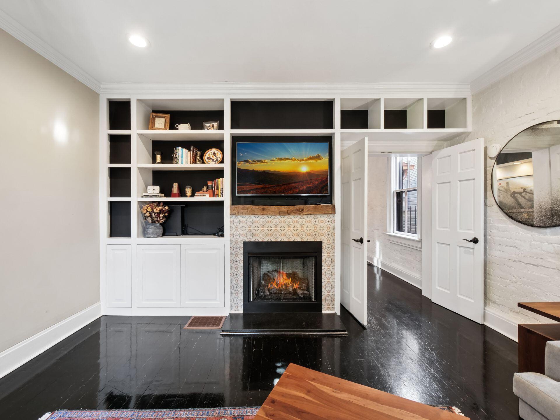 568 S 6th Street