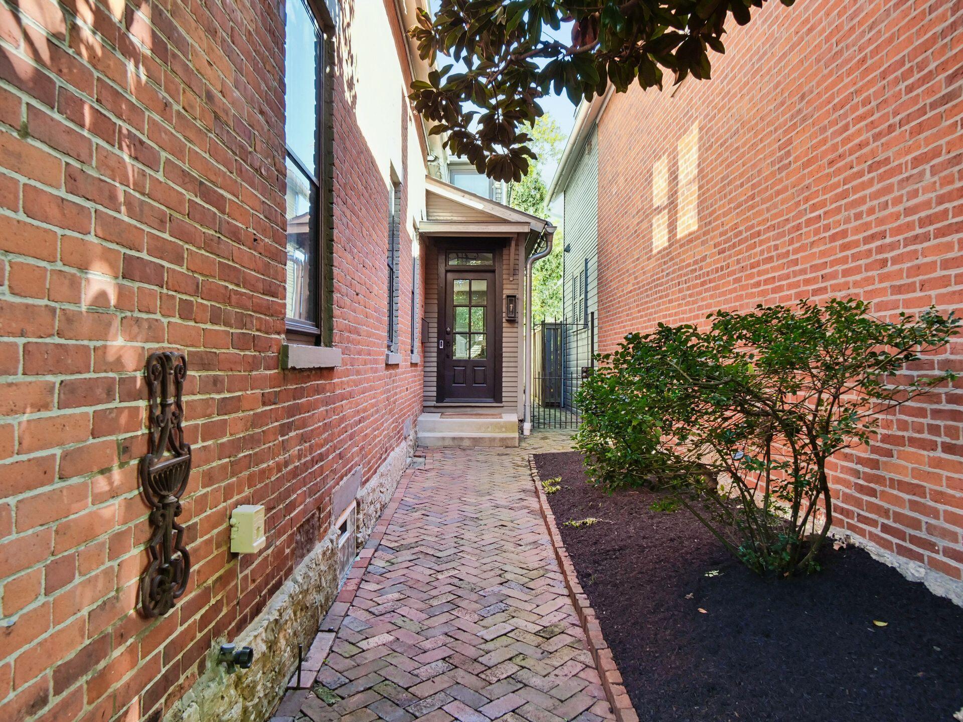 568 S 6th Street