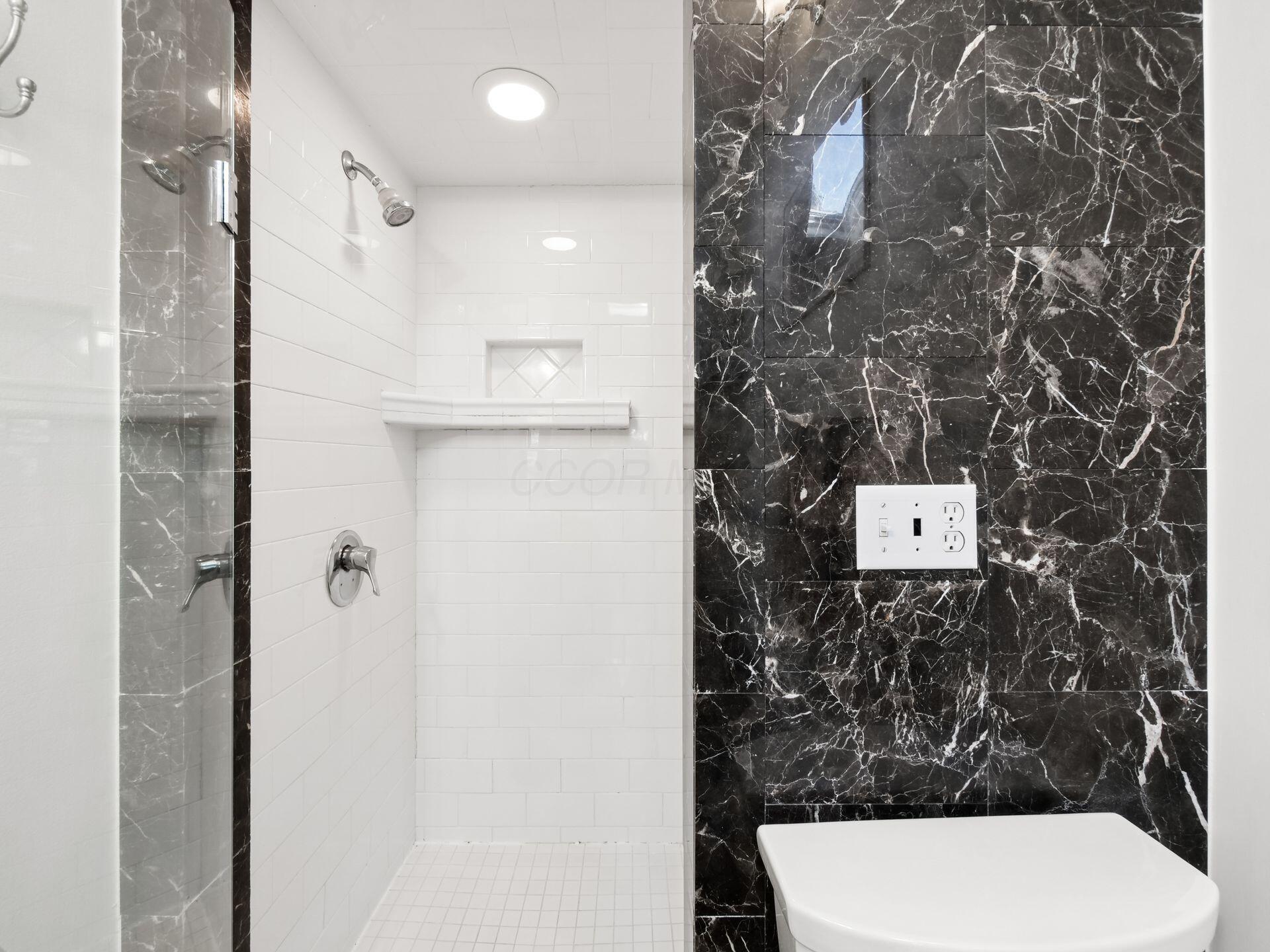 568 S 6th Street