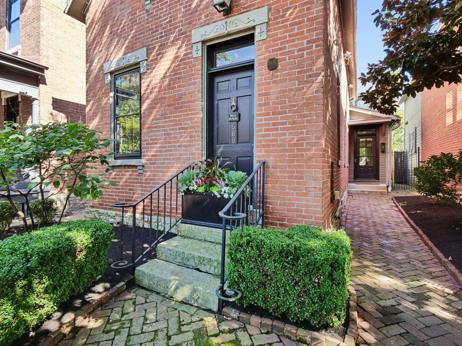 568 S 6th Street