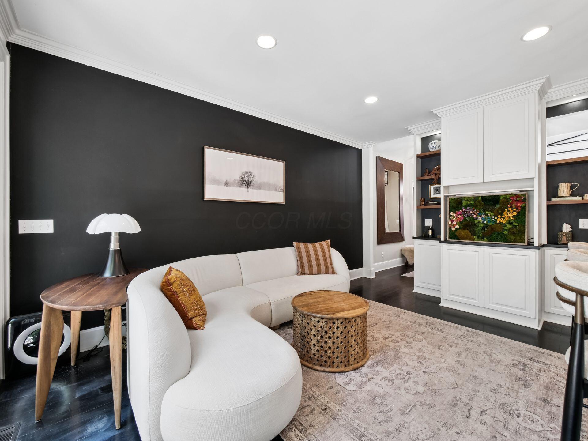 568 S 6th Street