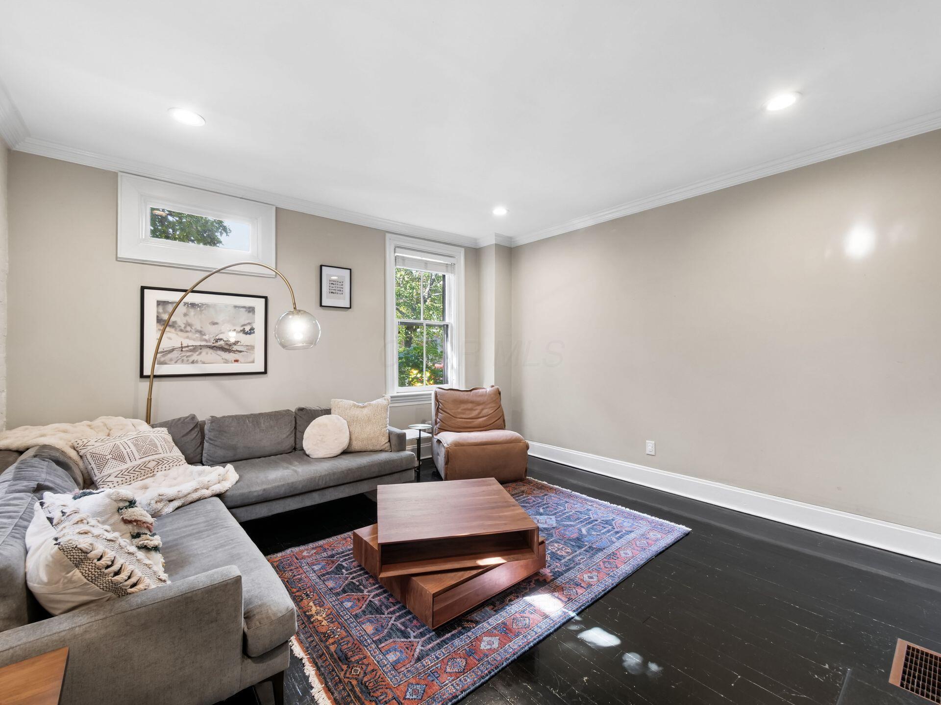 568 S 6th Street