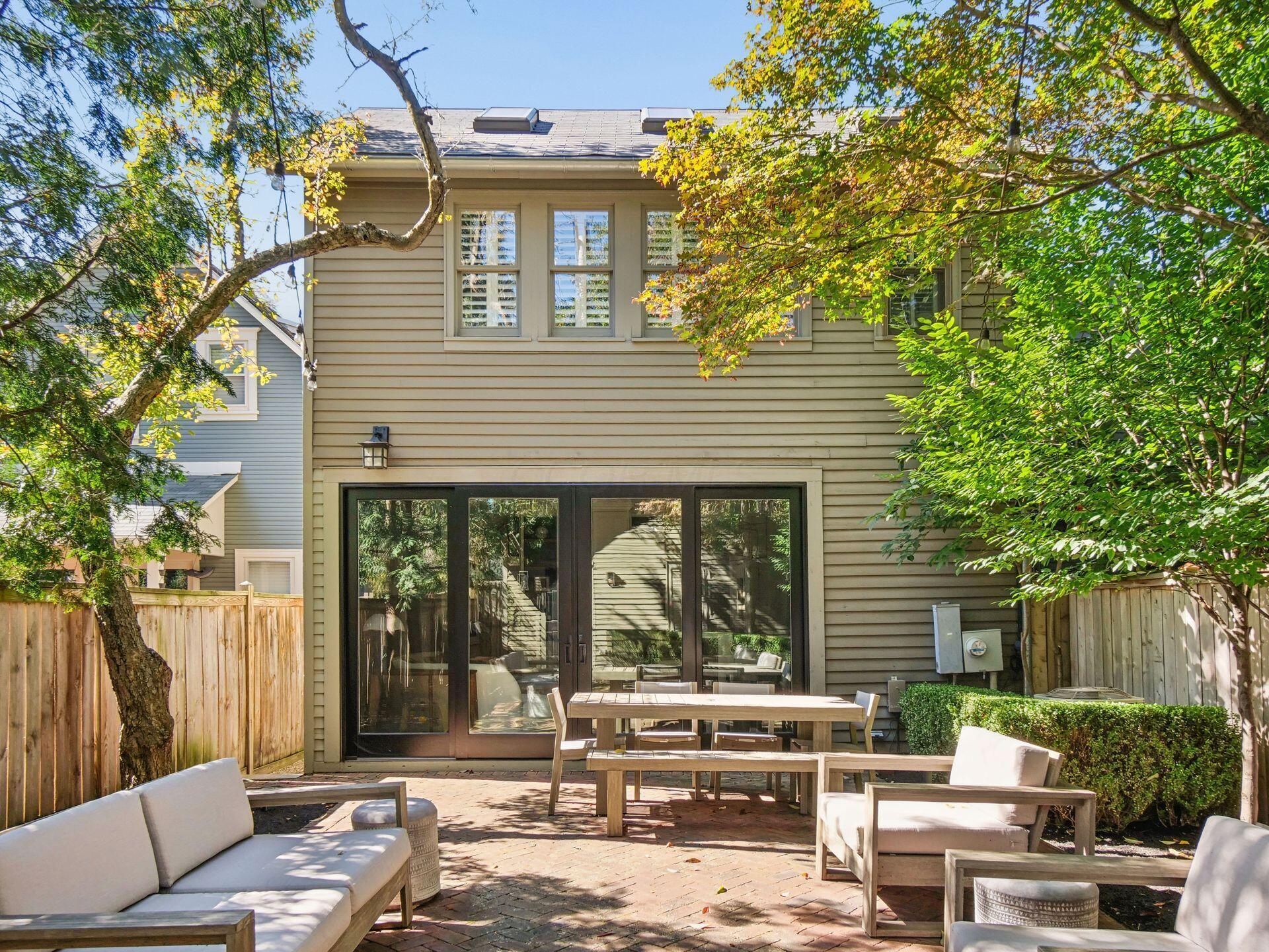 568 S 6th Street