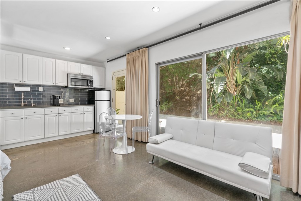 8787 Shoreham Drive B4