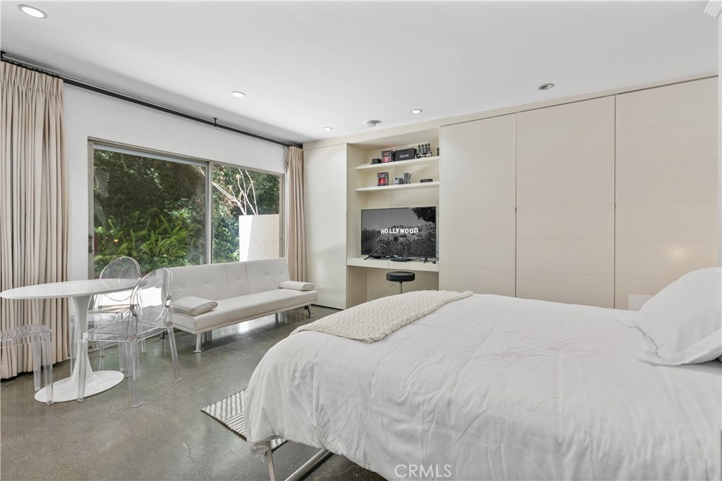 8787 Shoreham Drive B4