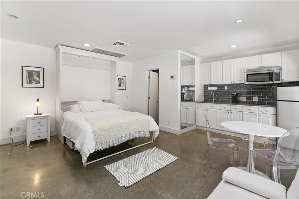 8787 Shoreham Drive B4