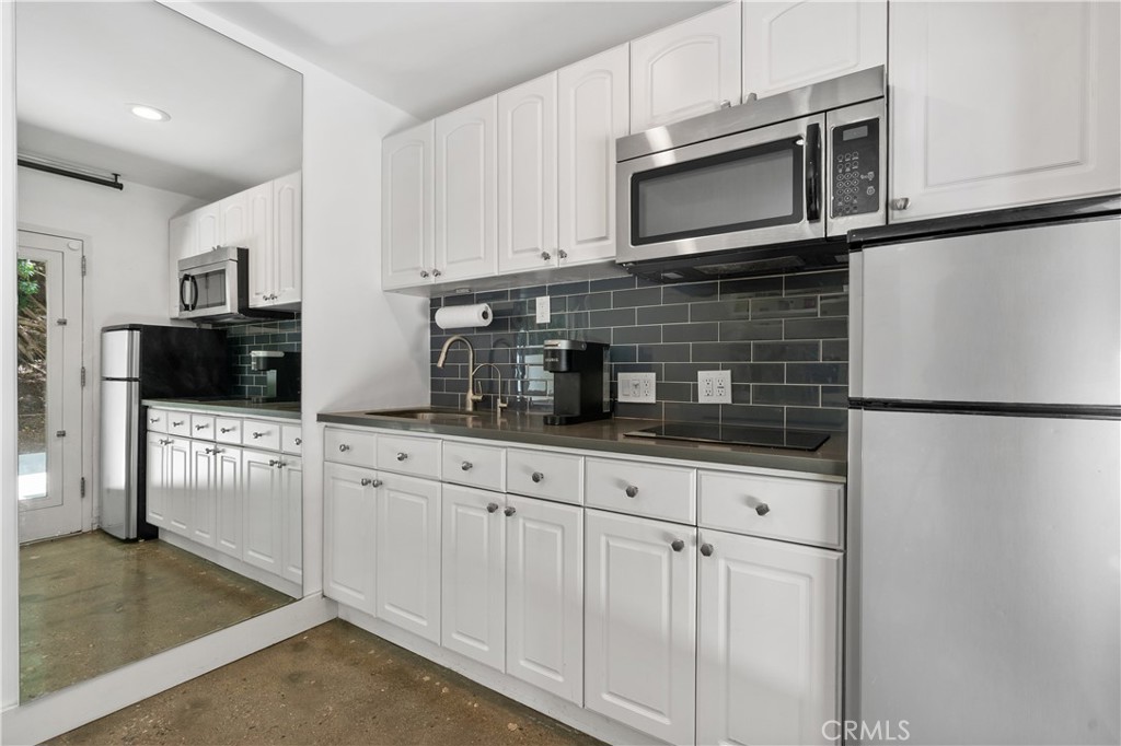 8787 Shoreham Drive B4