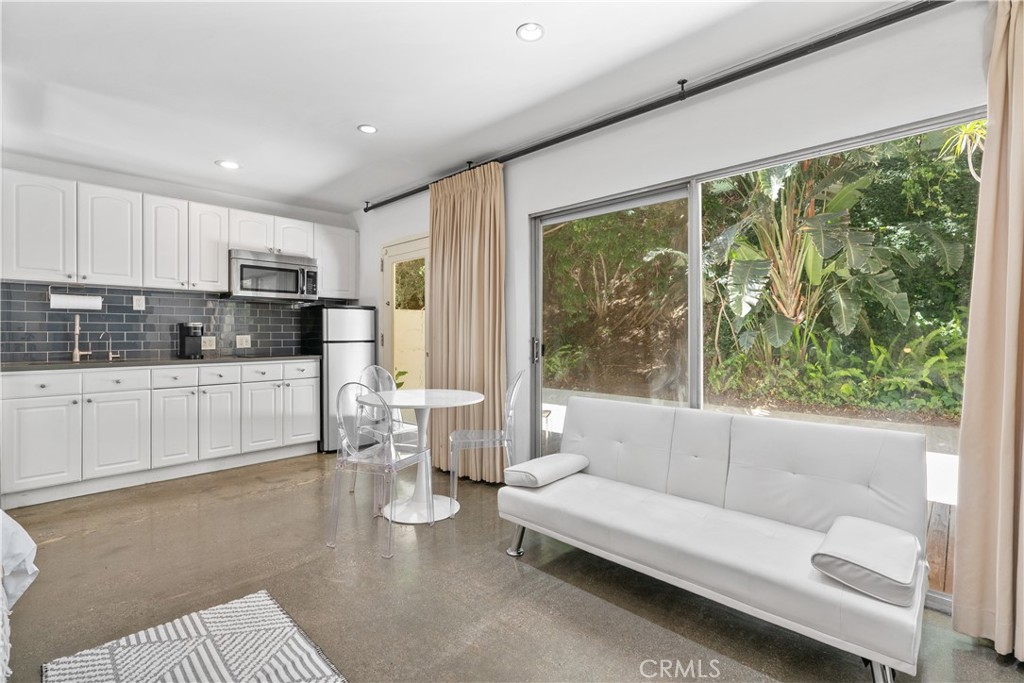 8787 Shoreham Drive B4