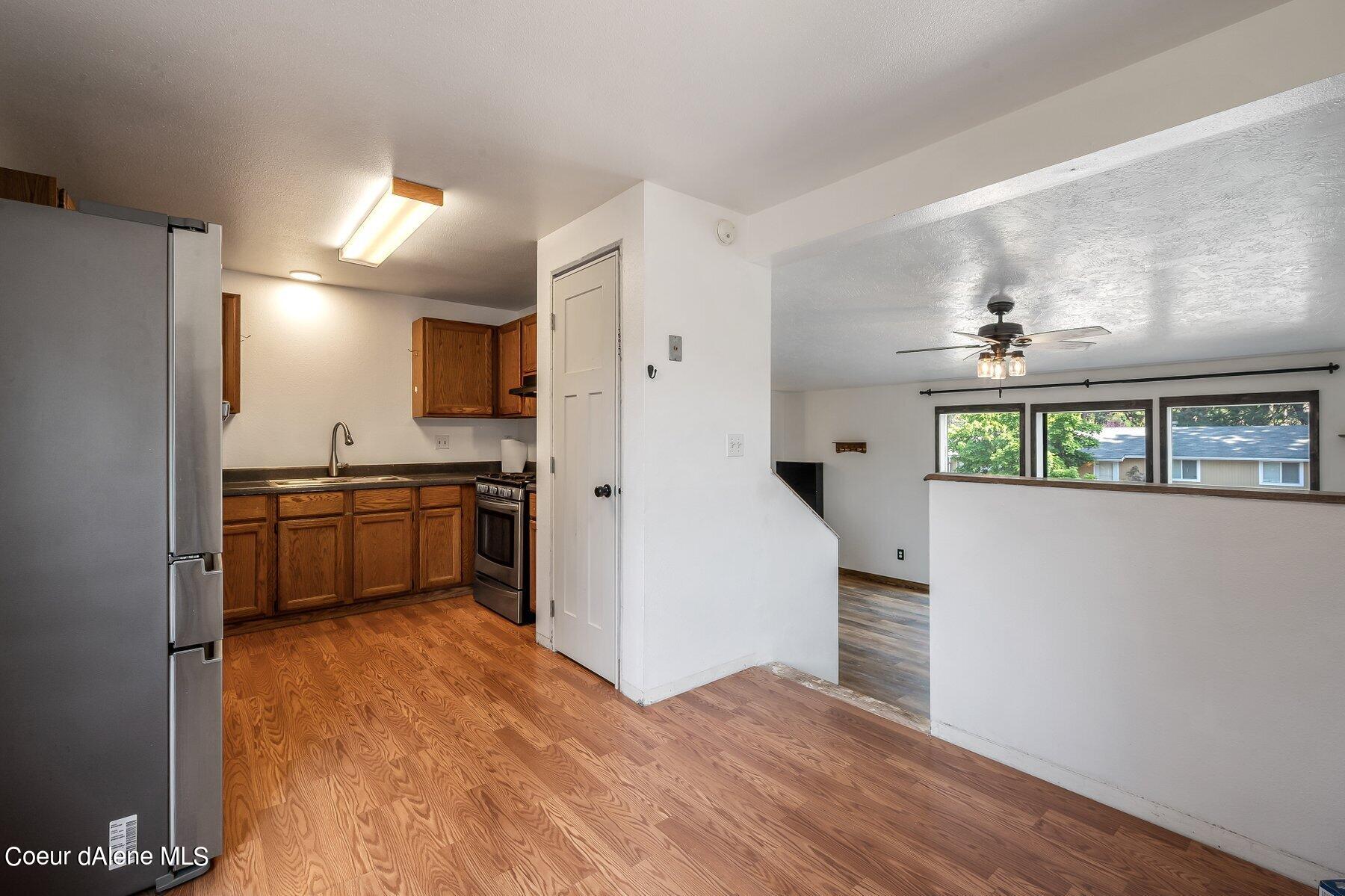1500 E THOMAS LN