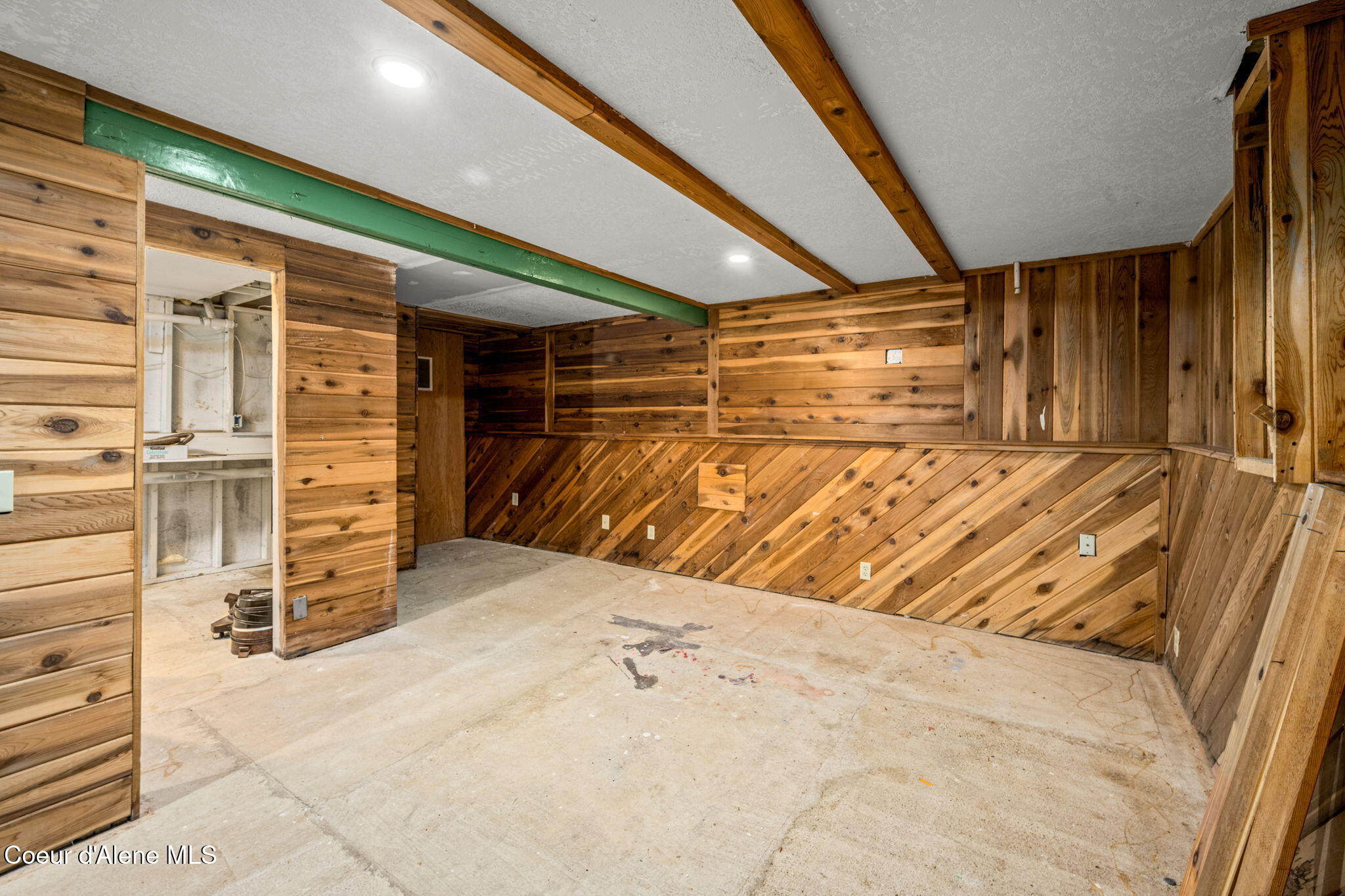 2020 W James Crowe DR