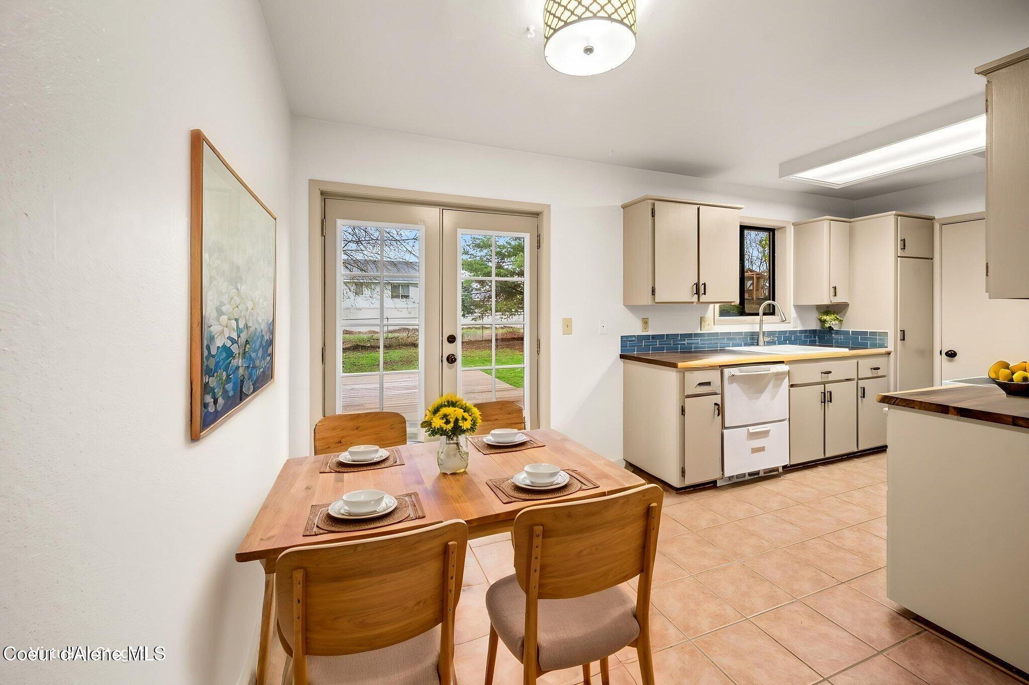 2020 W James Crowe DR