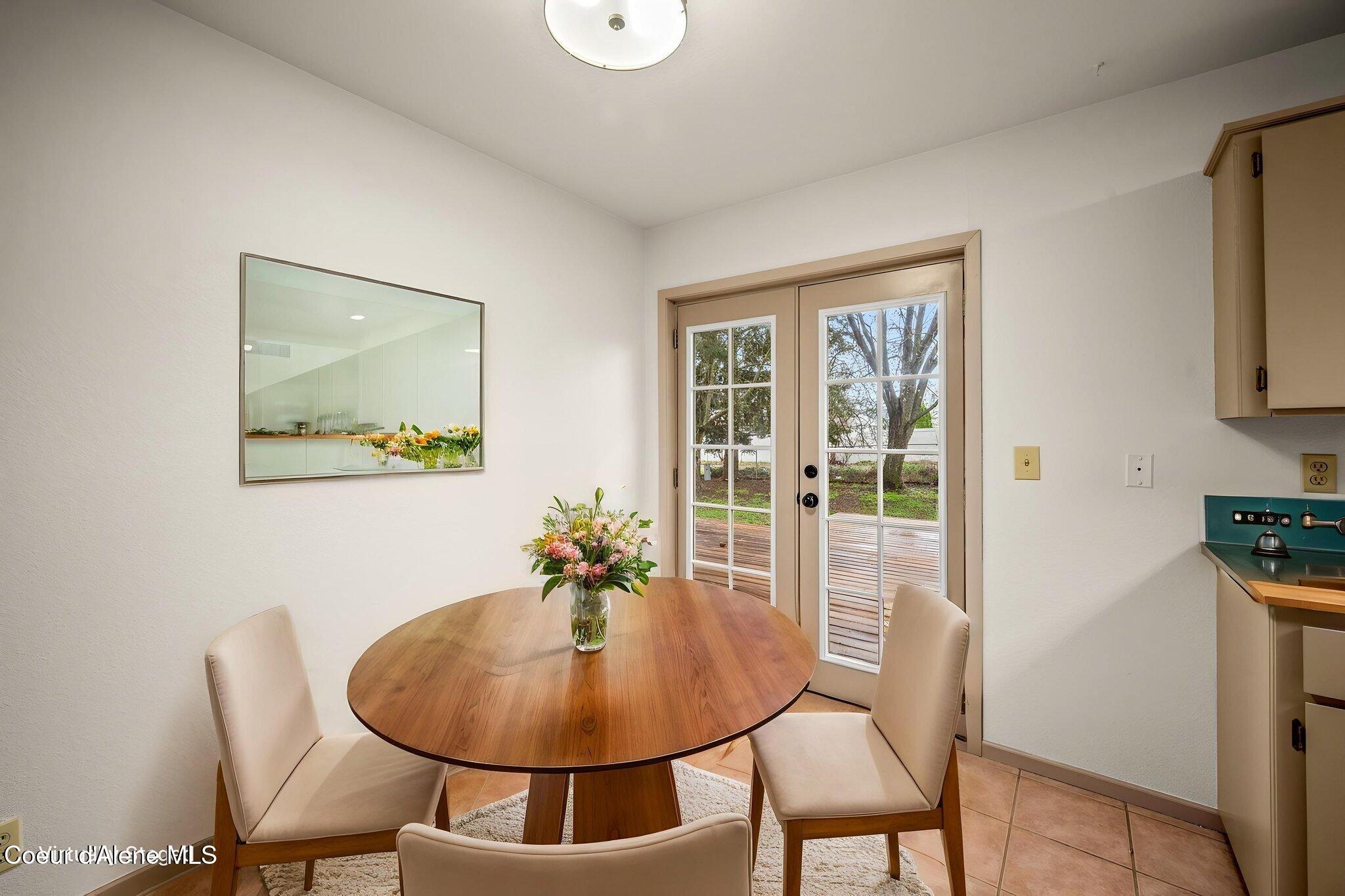 2020 W James Crowe DR