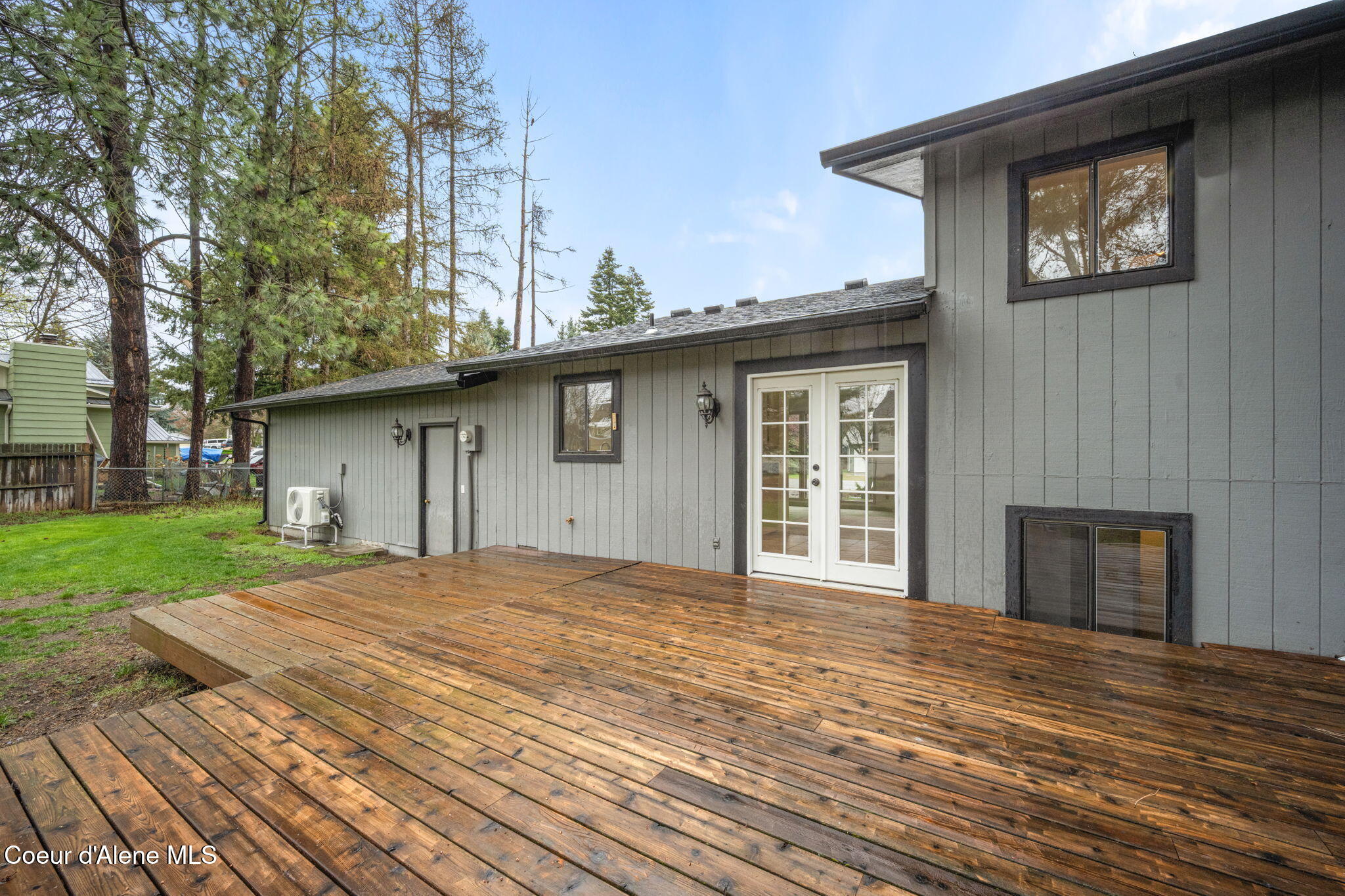 2020 W James Crowe DR