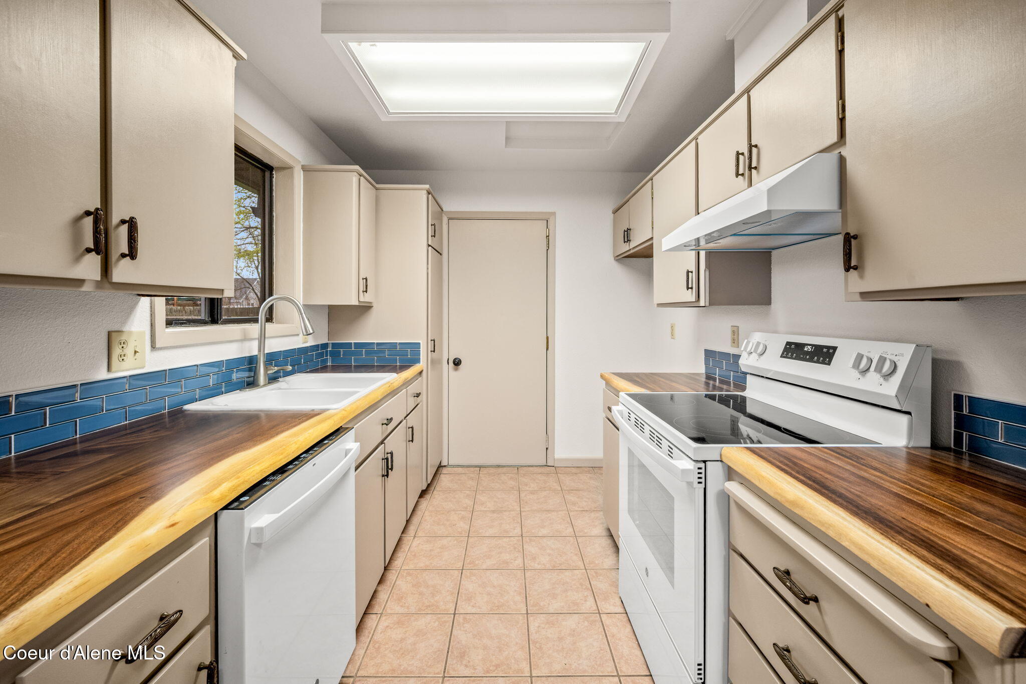 2020 W James Crowe DR