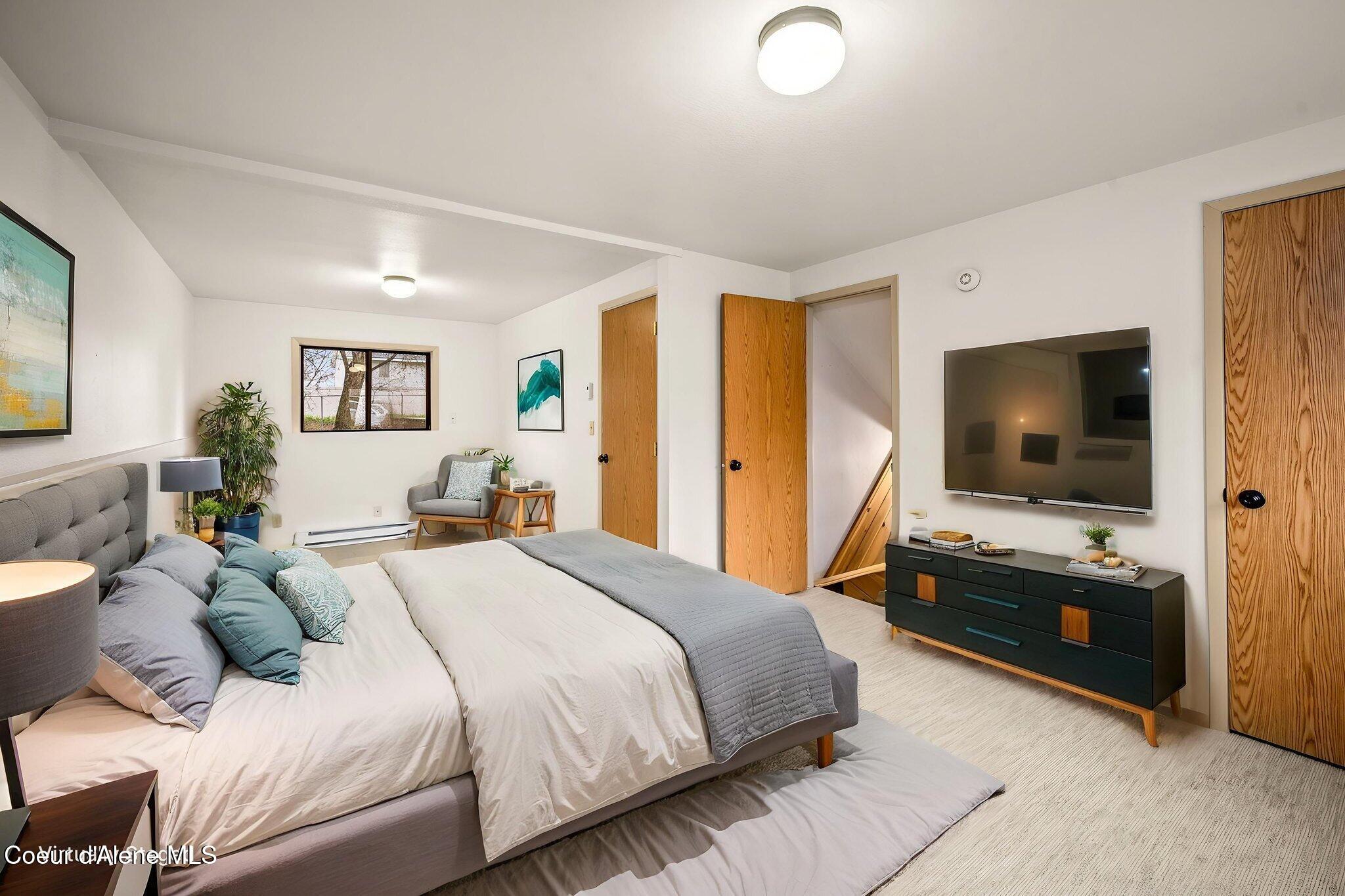 2020 W James Crowe DR