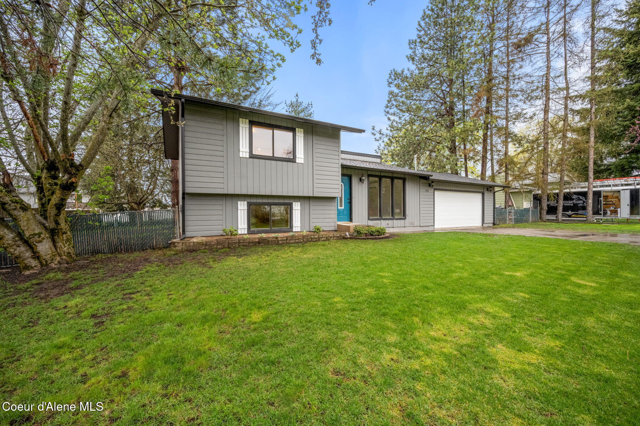 2020 W James Crowe DR