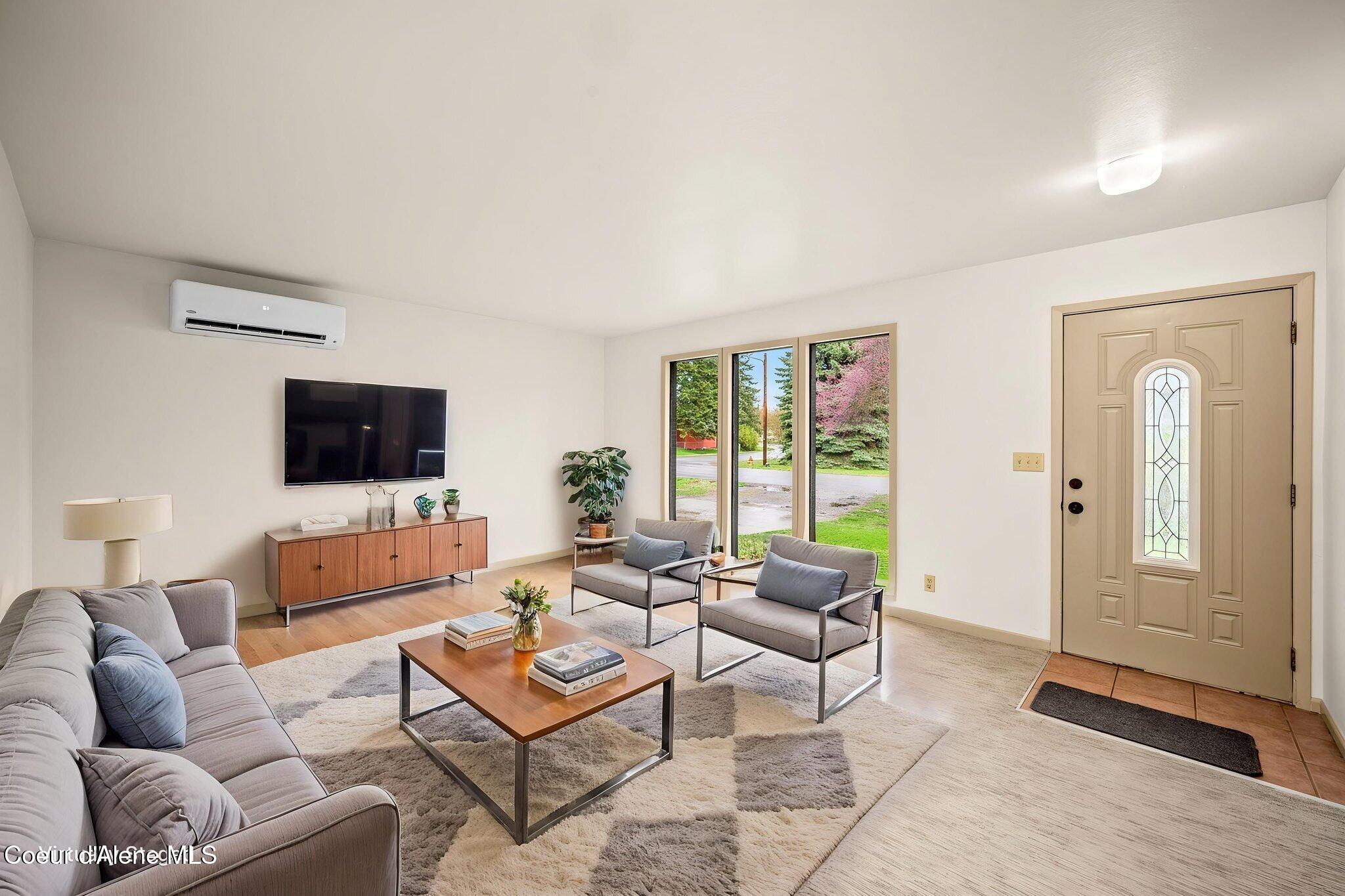 2020 W James Crowe DR