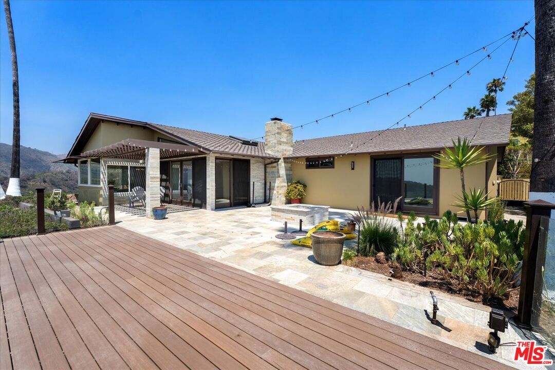 2255 Westridge Rd