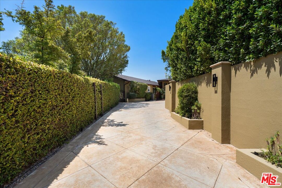 2255 Westridge Rd