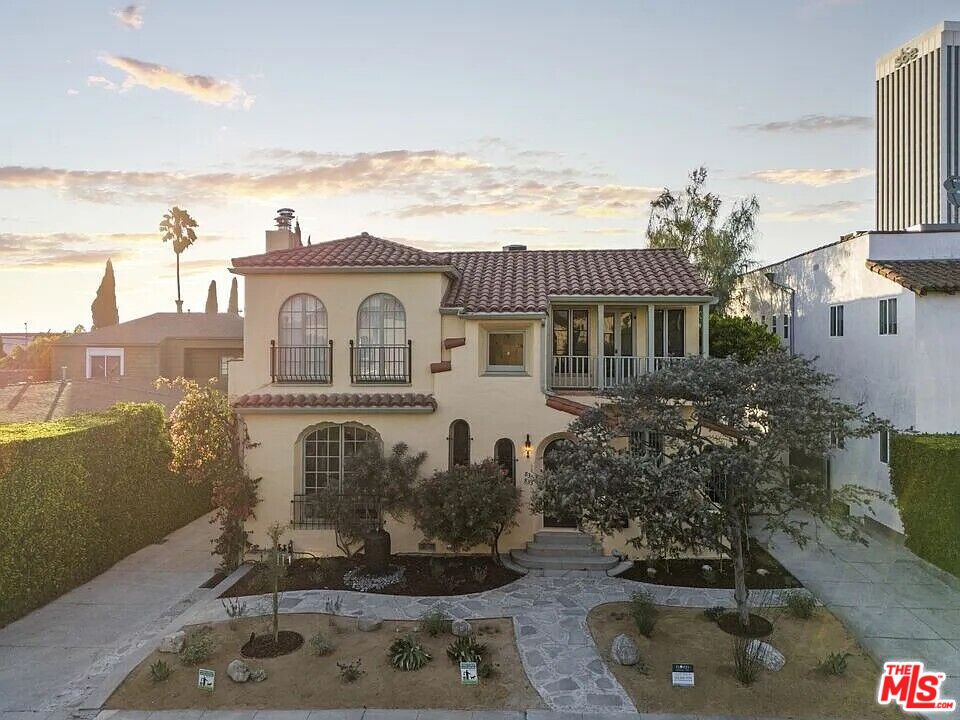 833 S Curson Ave