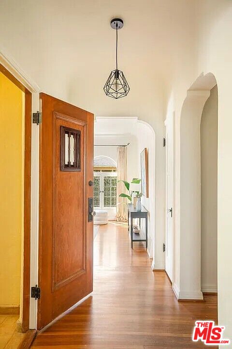 833 S Curson Ave