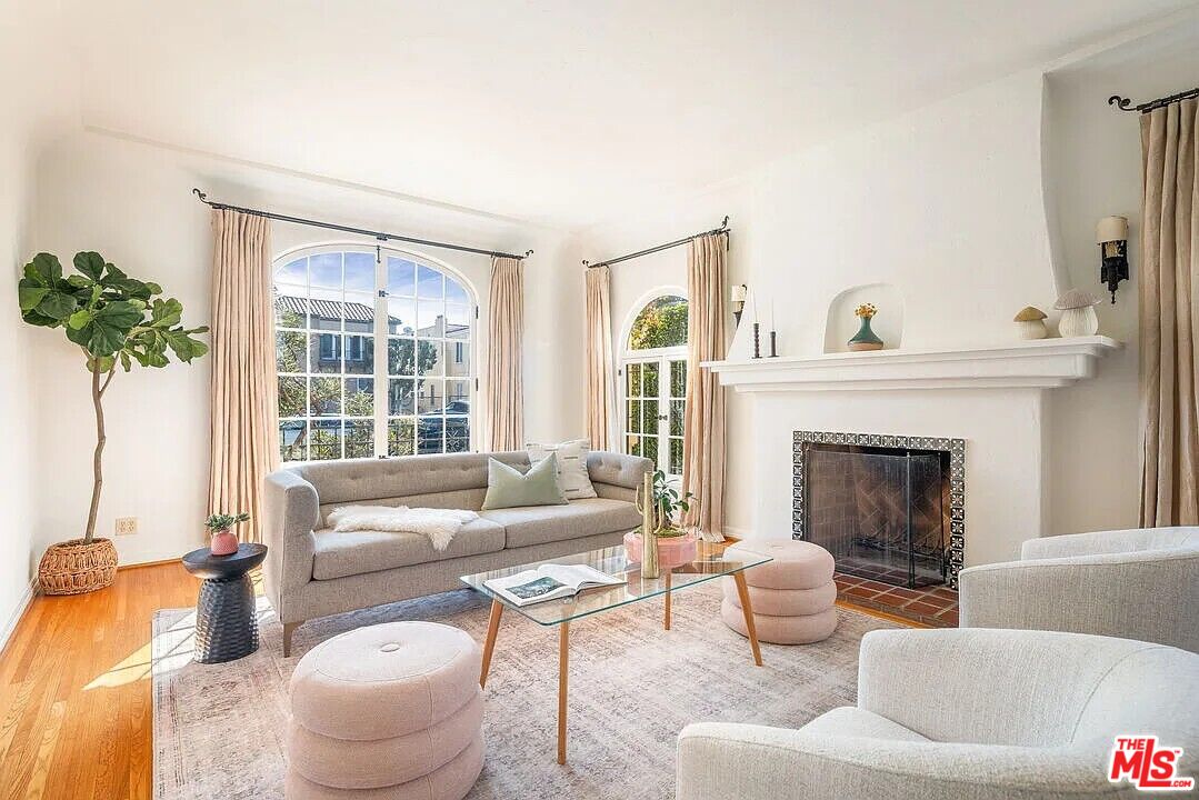 833 S Curson Ave