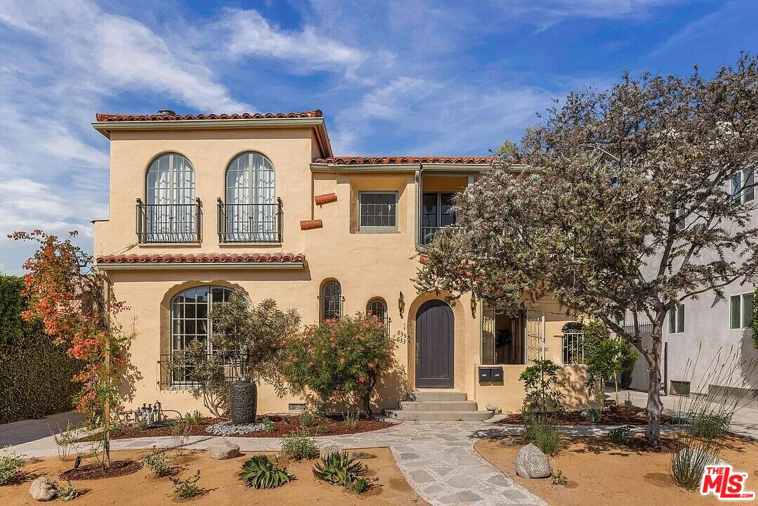 833 S Curson Ave
