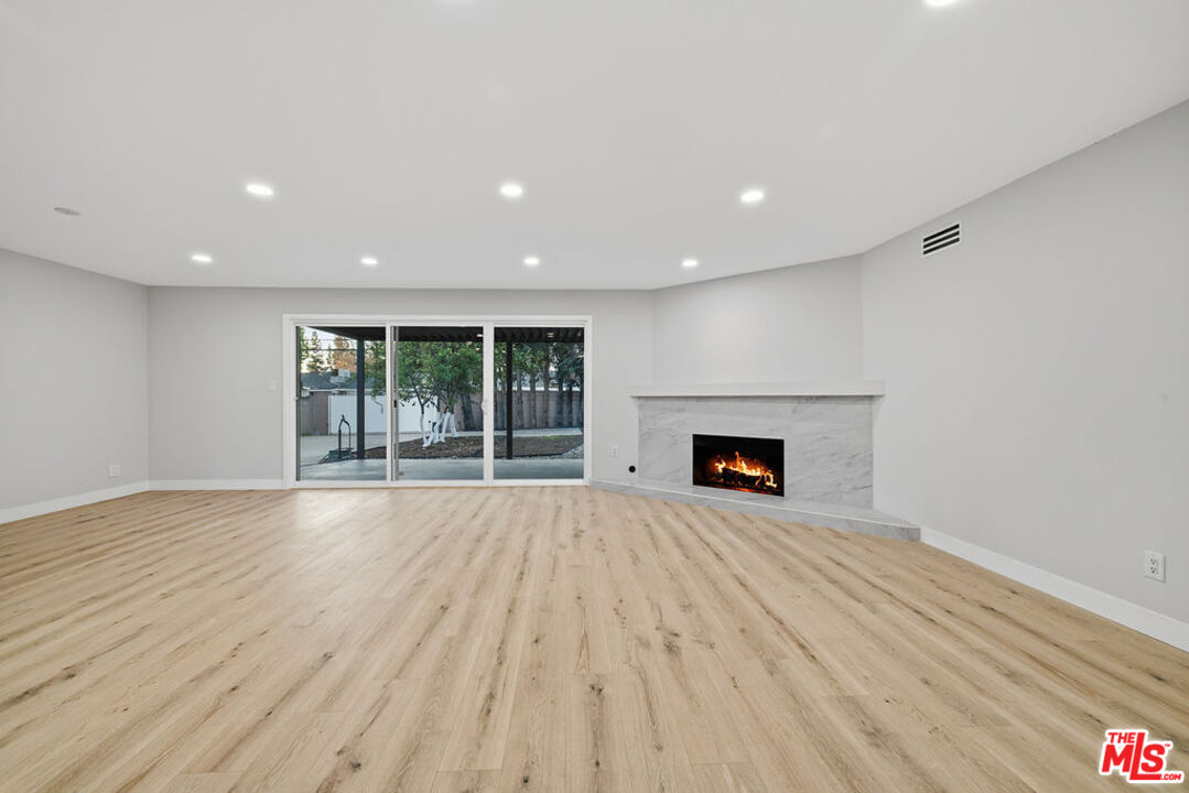 10557 Reseda Blvd