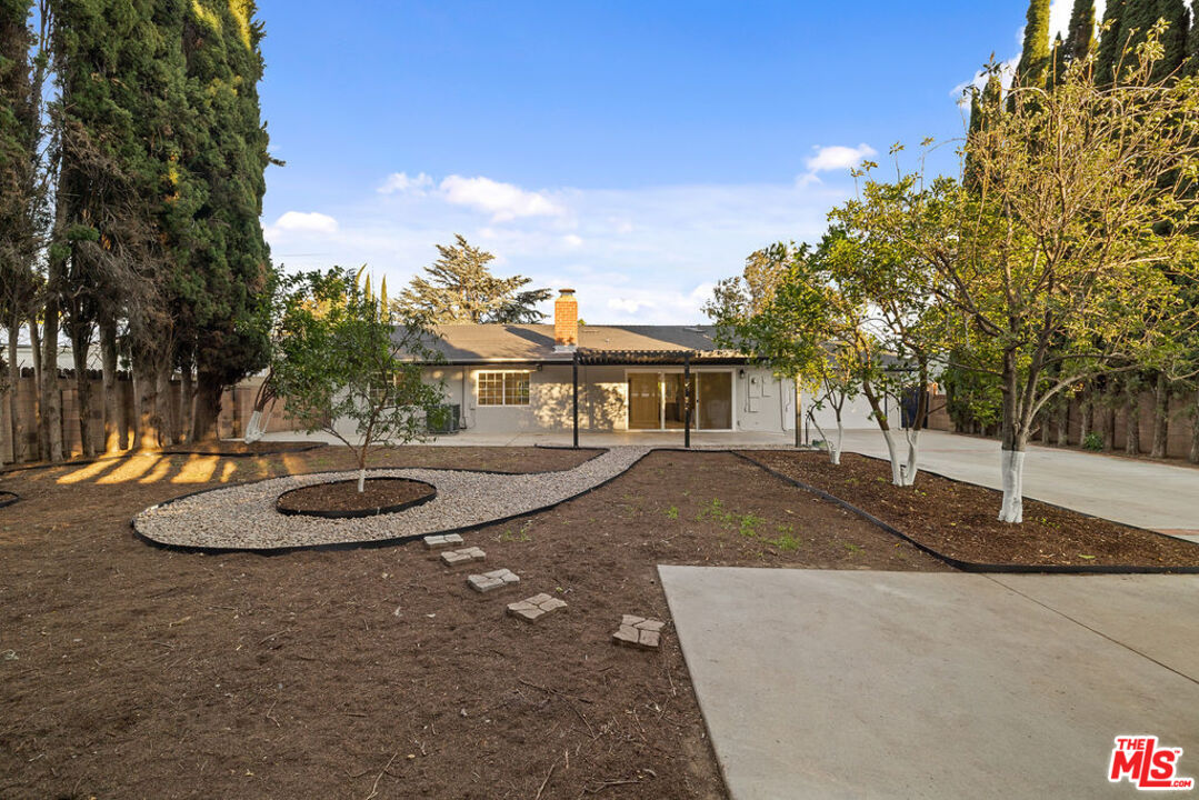 10557 Reseda Blvd