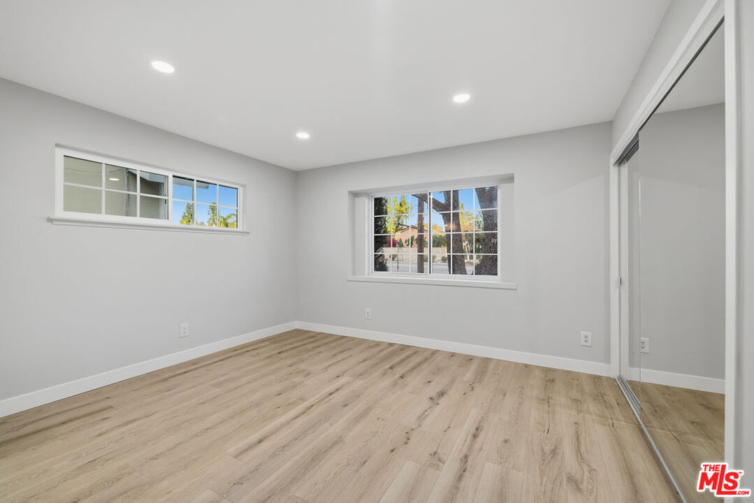 10557 Reseda Blvd