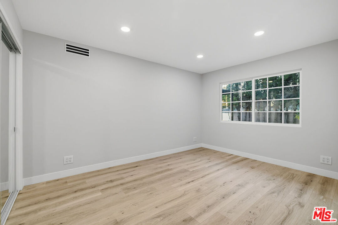 10557 Reseda Blvd