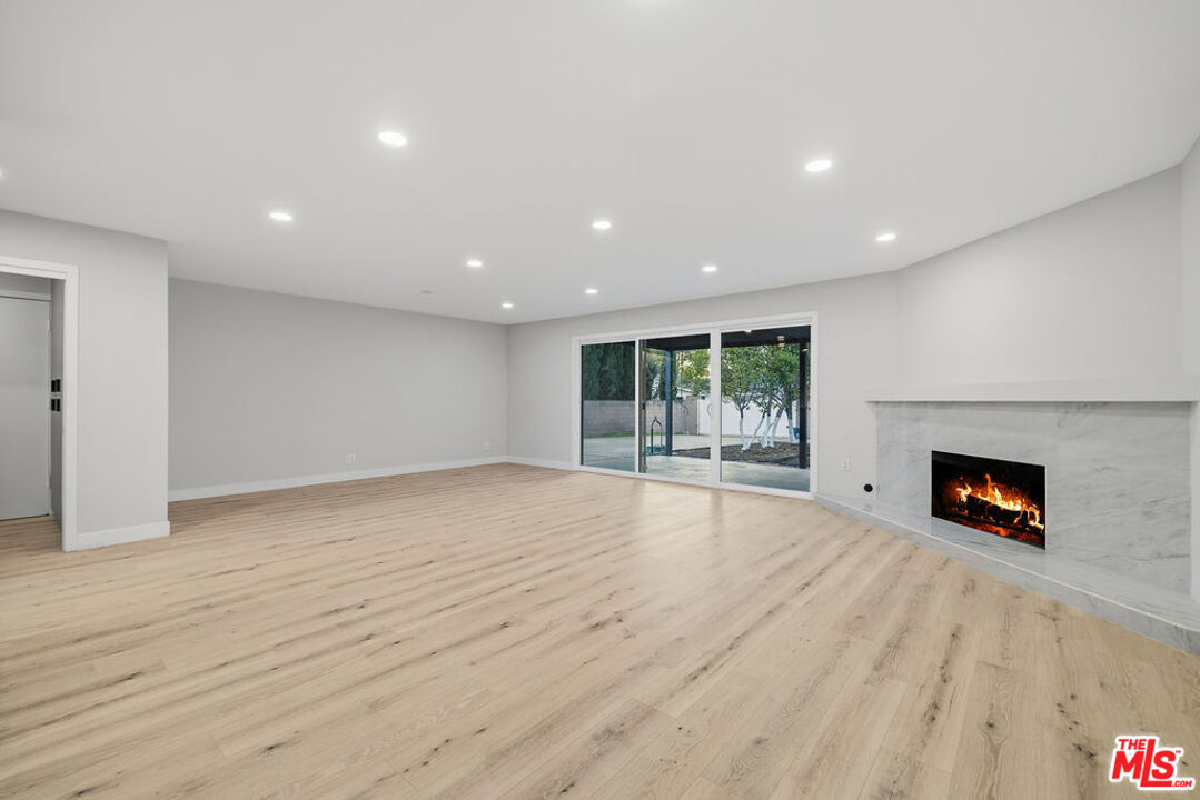 10557 Reseda Blvd