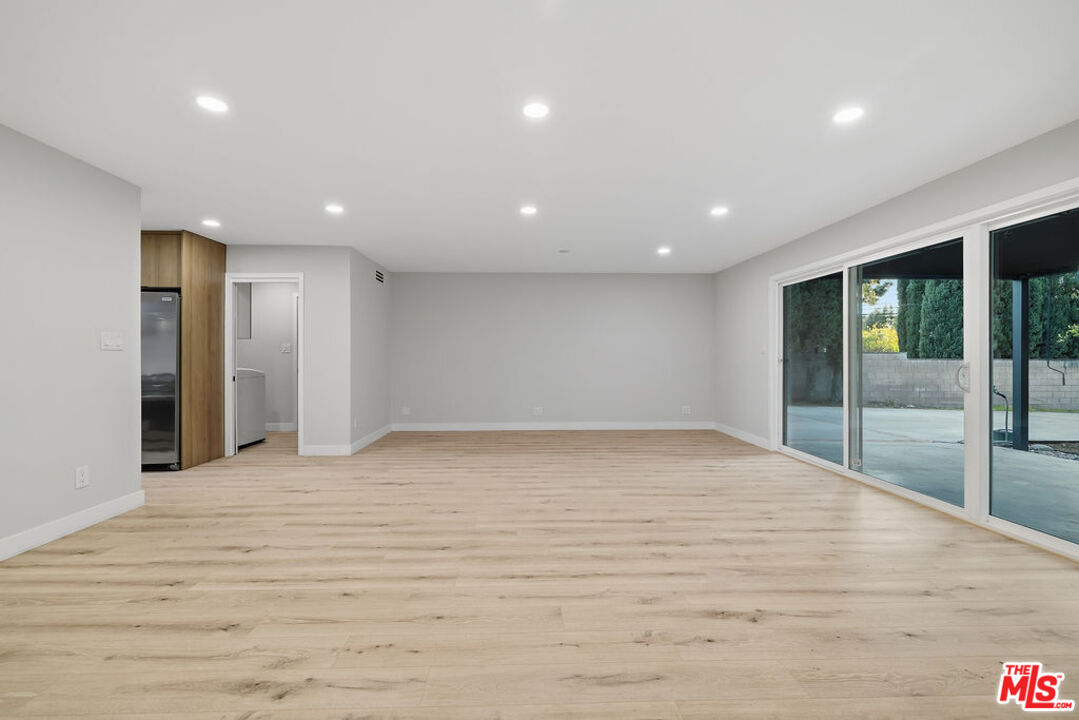 10557 Reseda Blvd